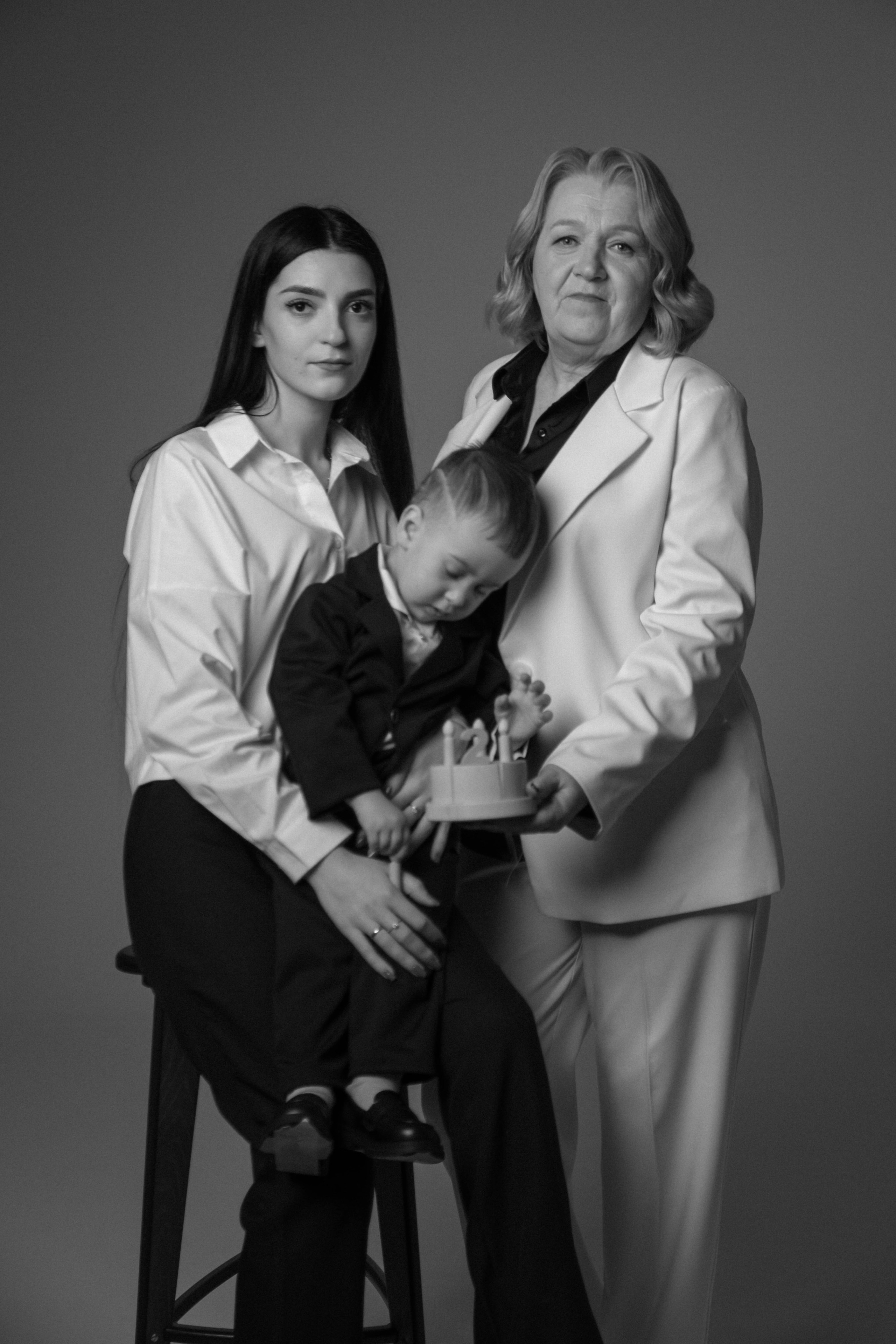 Эмиру 2 годика (на циклораме). Семейный фотограф Софи Симакова в Волгограде и Волжском