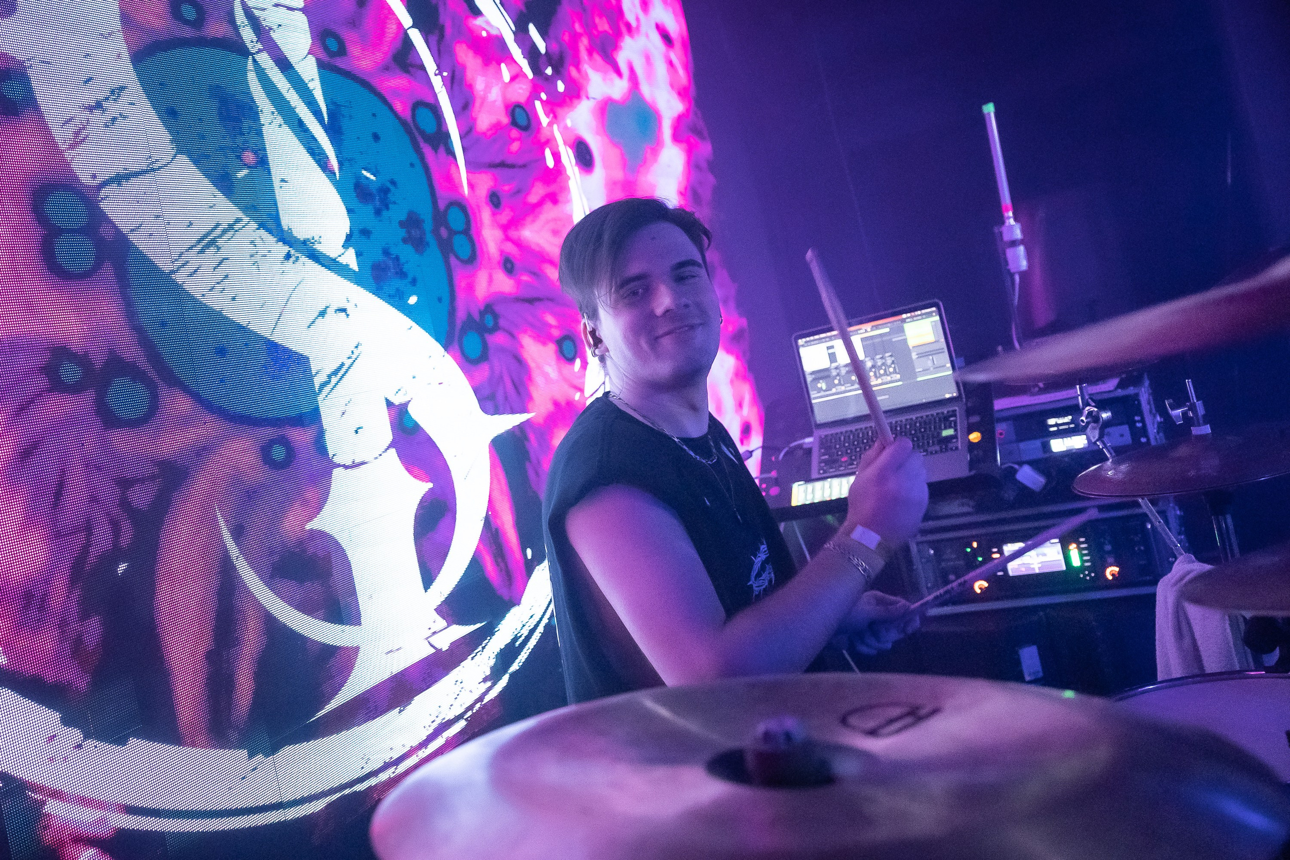 Концерт альтернатив метал группы iOSTRA в «Music bar Мумий Тролль» Москва. Фотограф Владимир Охрименко