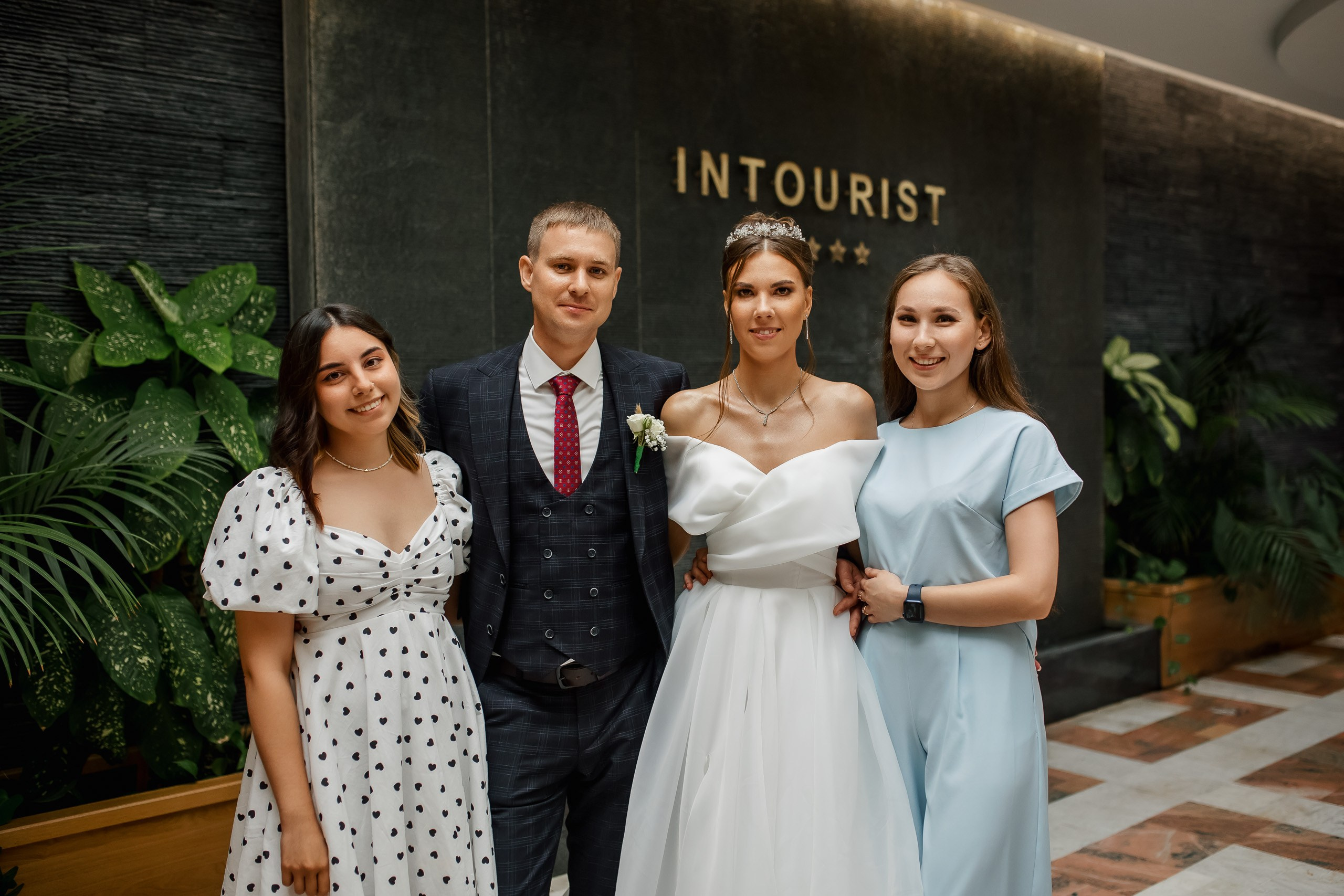 Евгений и Юлия. Совместные сборы. Интурист. Выездная. Фото с Китами. Свадебный фотограф в Хабаровске