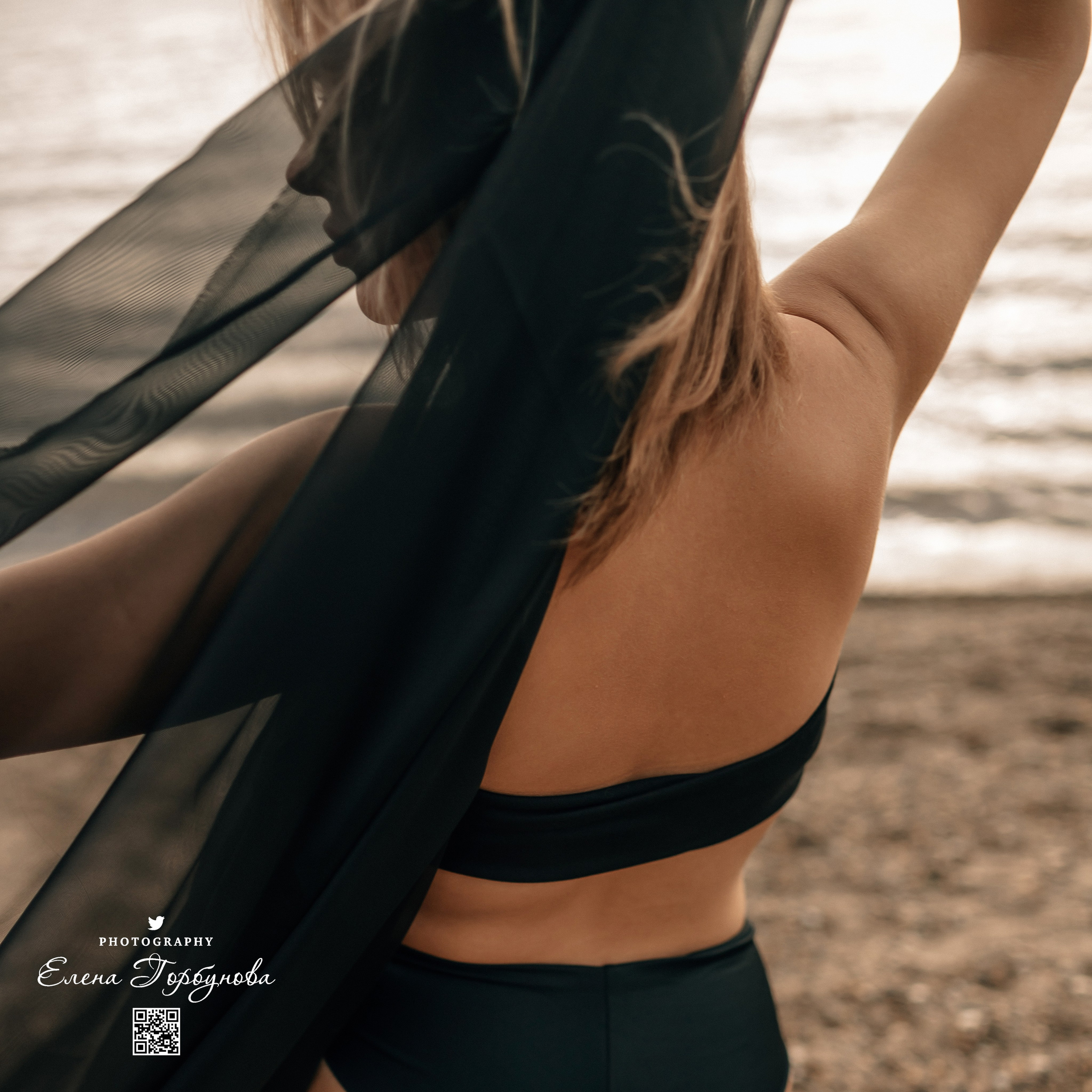 Черная серия с тканью. Набережная. Александра и Таисия. Июль 2025 г. Фотограф Пермь. Свадьбы. Семья и дети, школа, д. сад. Фотокниги