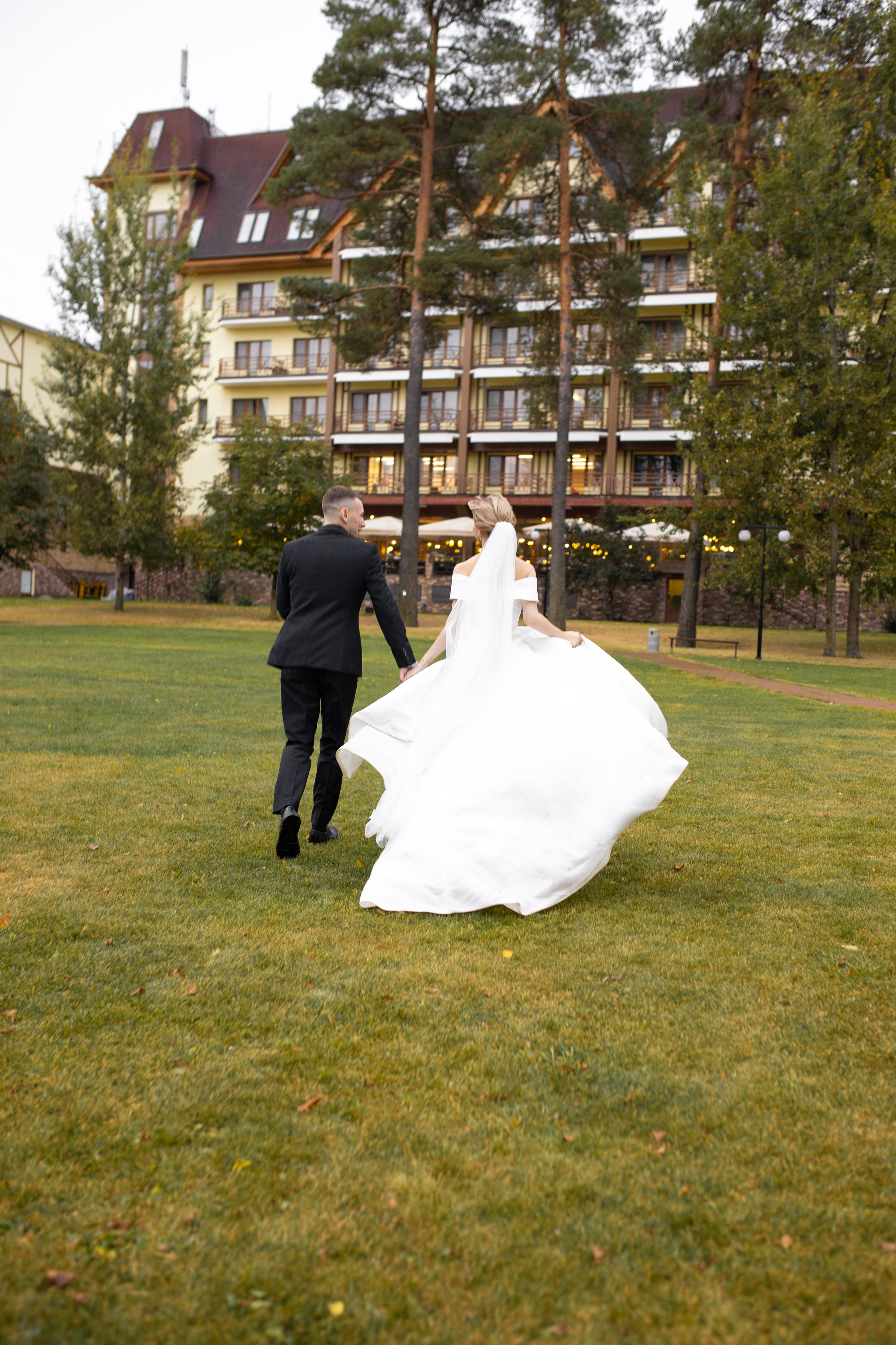 Свадебная фотосессия в отеле Ареал. Фотограф в Железнодорожном и Балашихе