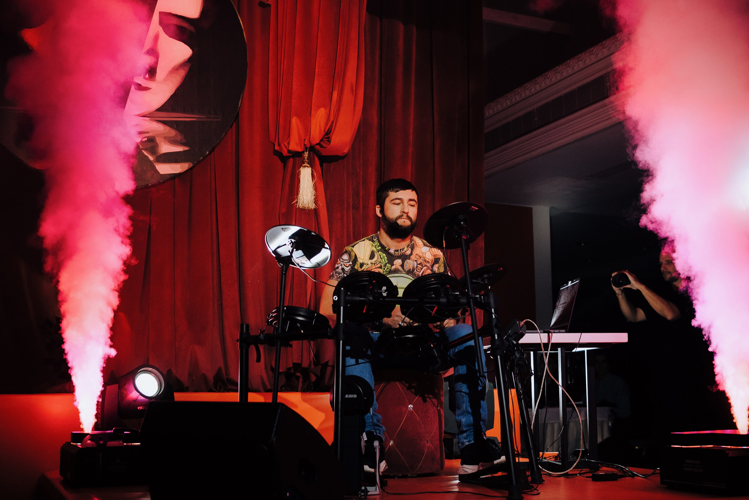 СПЕКТАКЛЬ «ВОЛШЕБНЫЕ ОЧКИ» ОПТИК-ЦЕНТР. Репортажный фотограф Зуев Роман г. Челябинск