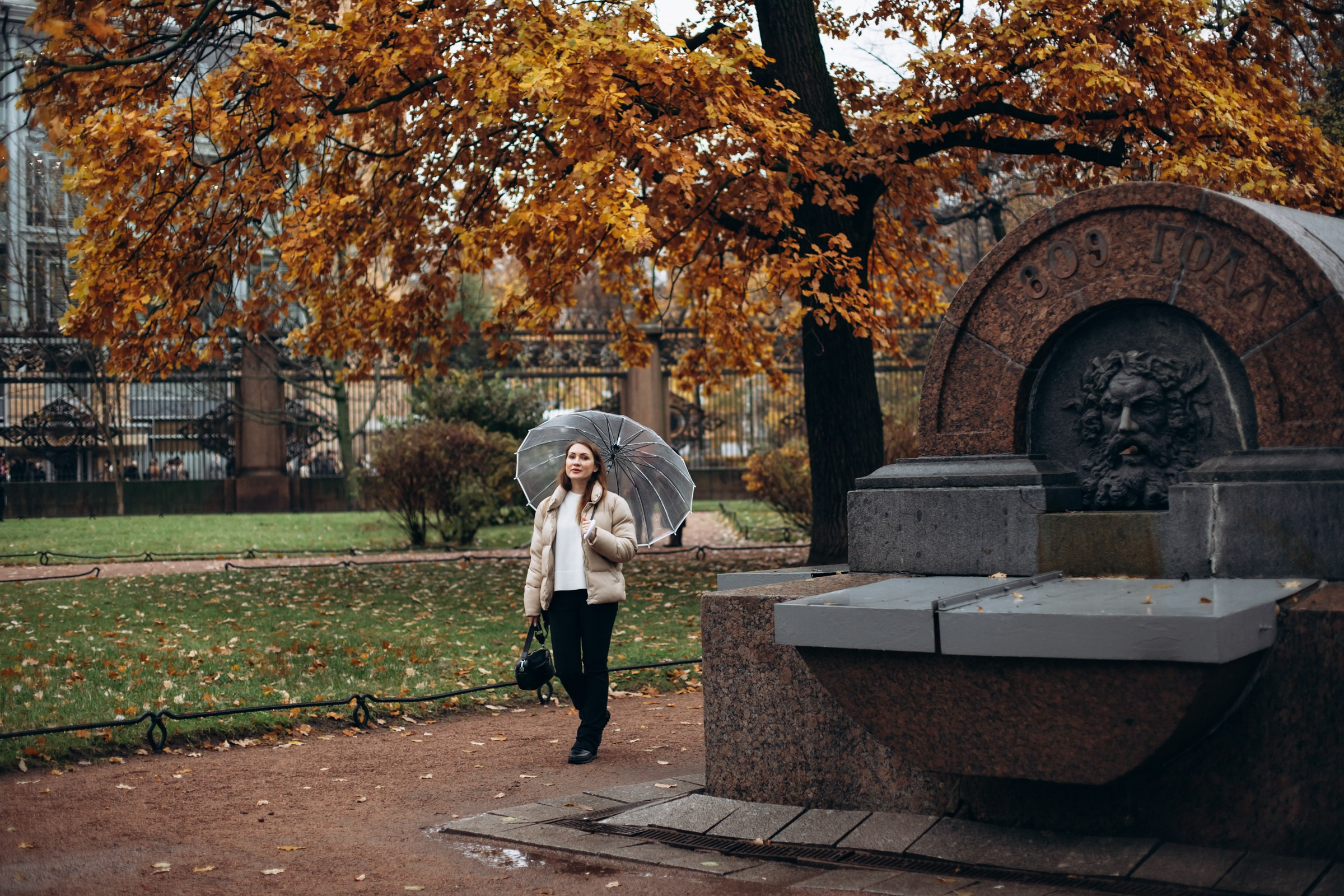 Оксана в ноябре. Фотопрогулка в Петербурге. Индивидуальный и семейный фотограф в Санкт-Петербурге