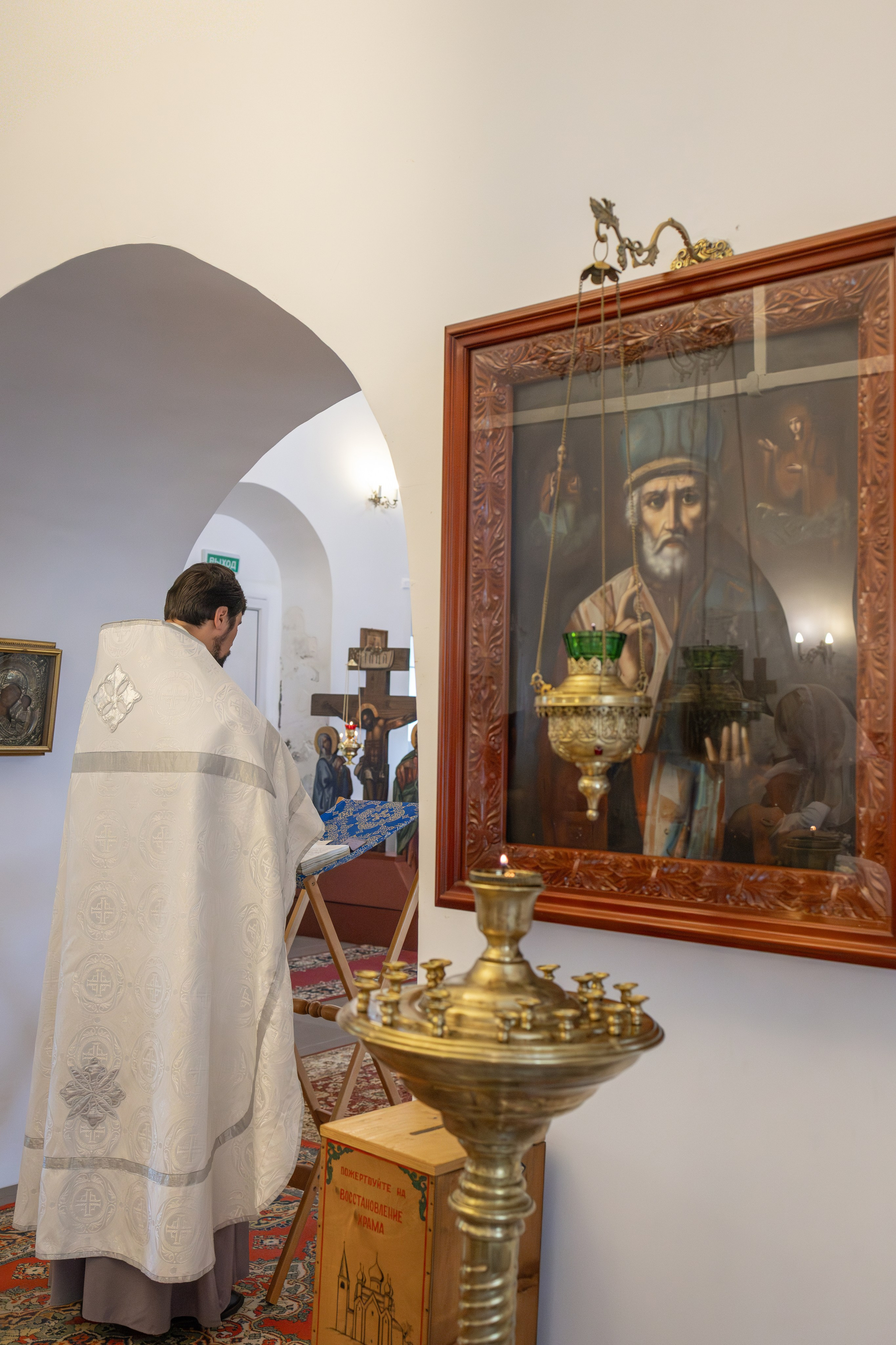 Таинство Крещения Степана в храме Воскресения Христова, с. Трубино (Калужская обл.). Надежда Стар семейный и церковный фотограф в Жукове и Калужской области