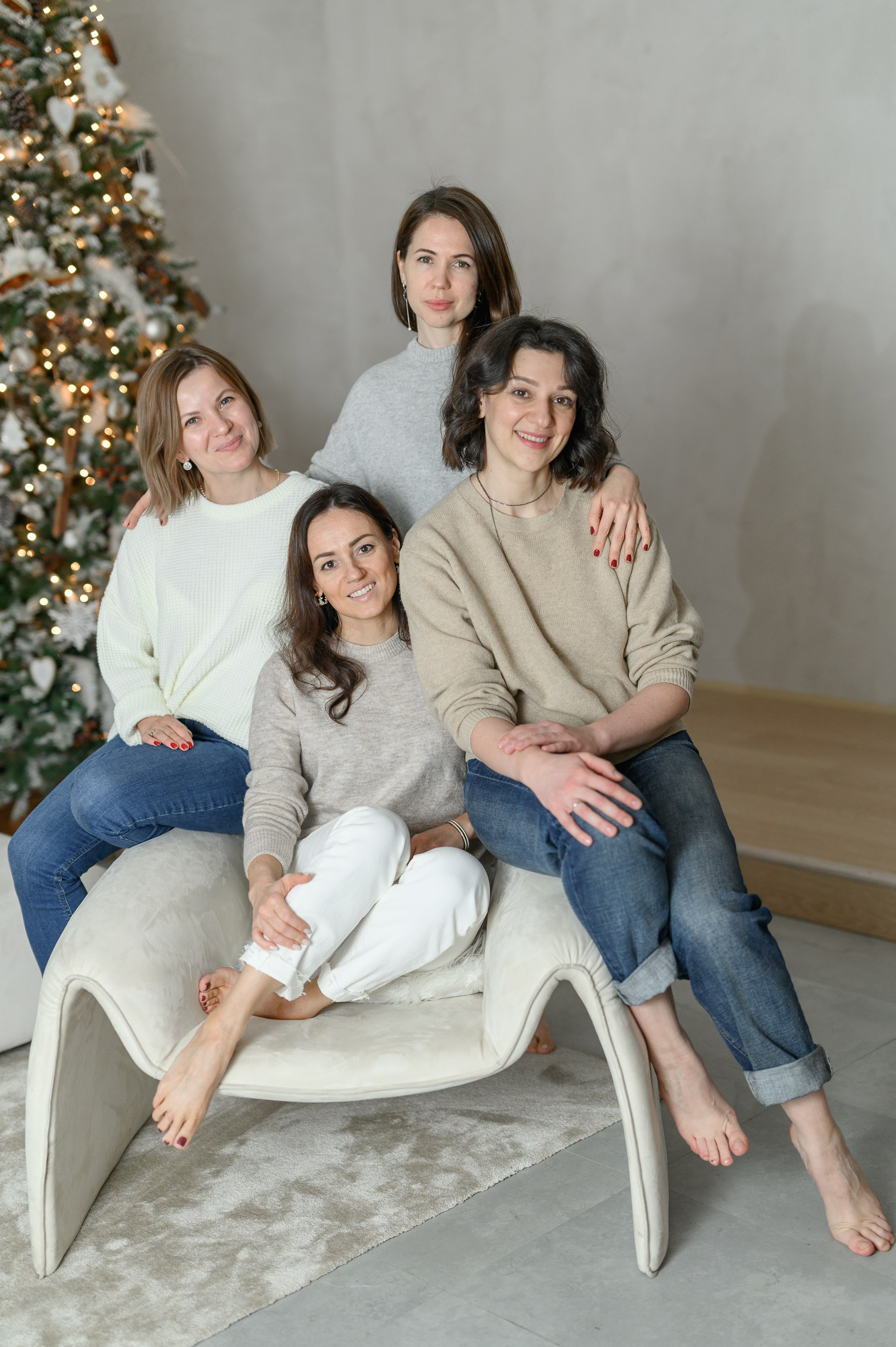 Новогодняя фотосессия с подругами в фотостудии Мимика, зал Фуджи. Semerlina.ru