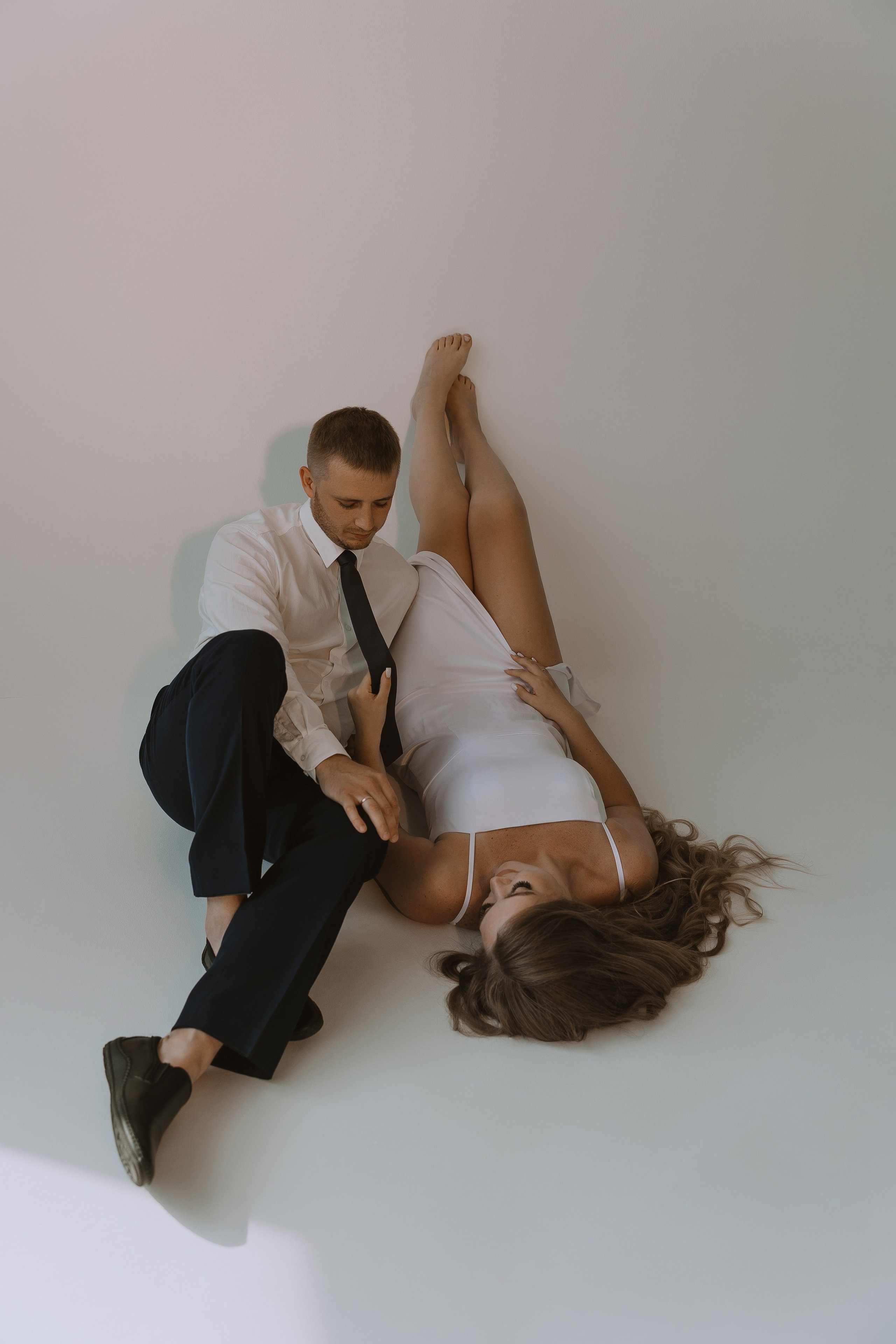 Wedding photoshoot in the studio. Your photographer in Busan (South Korea) Aleksandra Anufriy