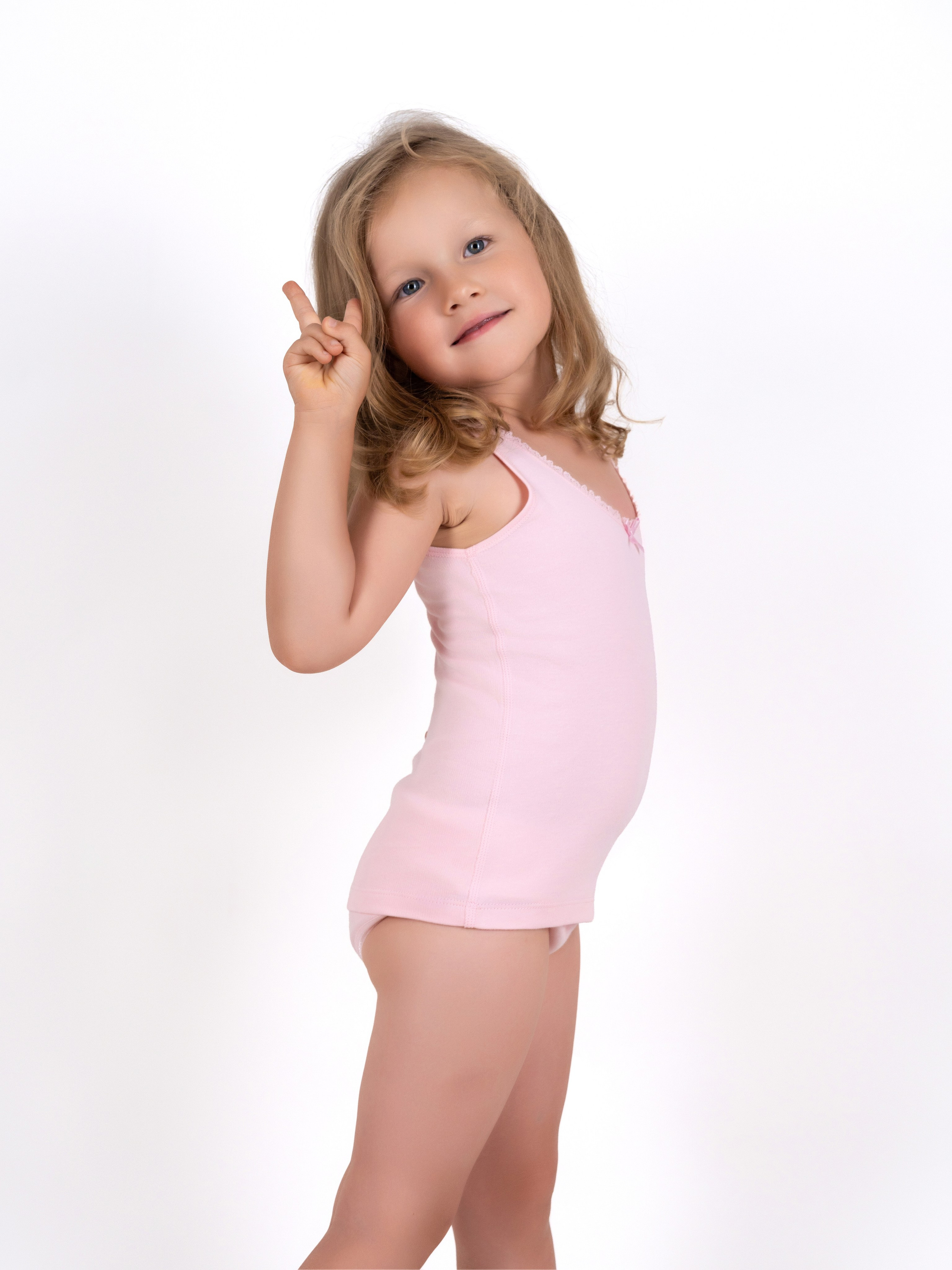 Детские комплект нижнего белья, фотосъемка для маркетплейсов, детская модельная съемка. Олейник Денис — предметный фотограф, фотограф для маркетплейсов в Казани