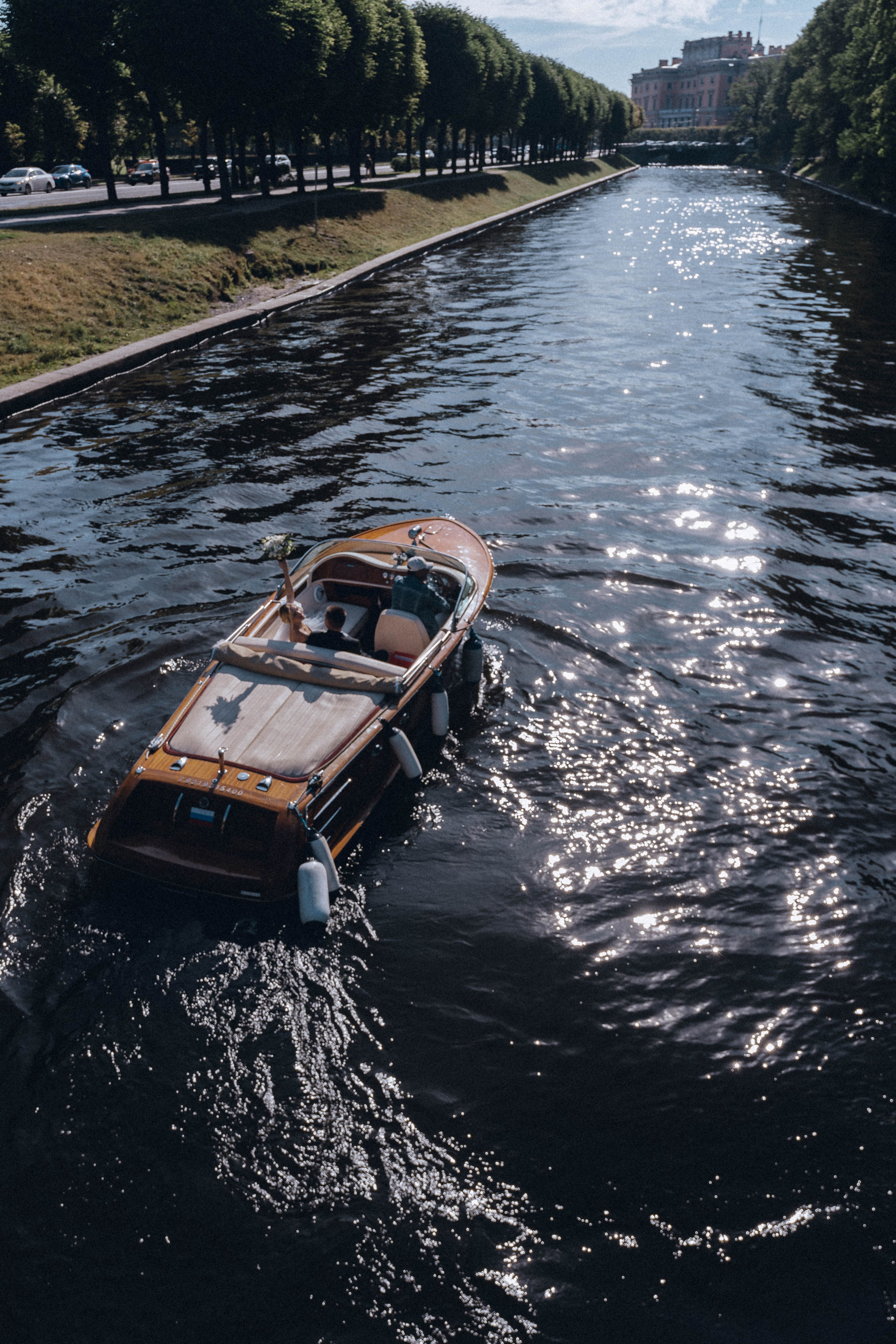 СВАДЕНБНАЯ СЬЕМКА НА КАТЕРЕ ПО КАНАЛАМ САНКТ-ПЕТЕРБУРГА И В АКВАТОРИИ НЕВЫ. Профессиональный фотограф, Санкт-Петербург — Виктория Богомолова