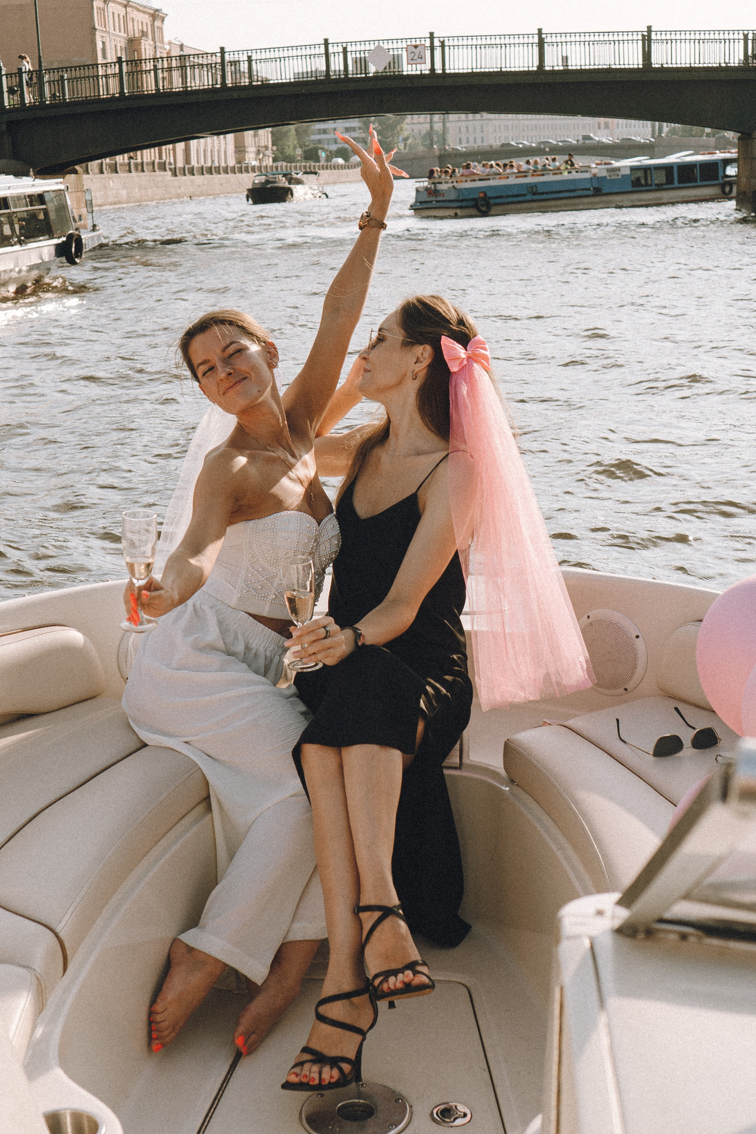 ДЕВИЧНИК НА КАТЕРЕ. Профессиональный фотограф, Санкт-Петербург — Виктория Богомолова