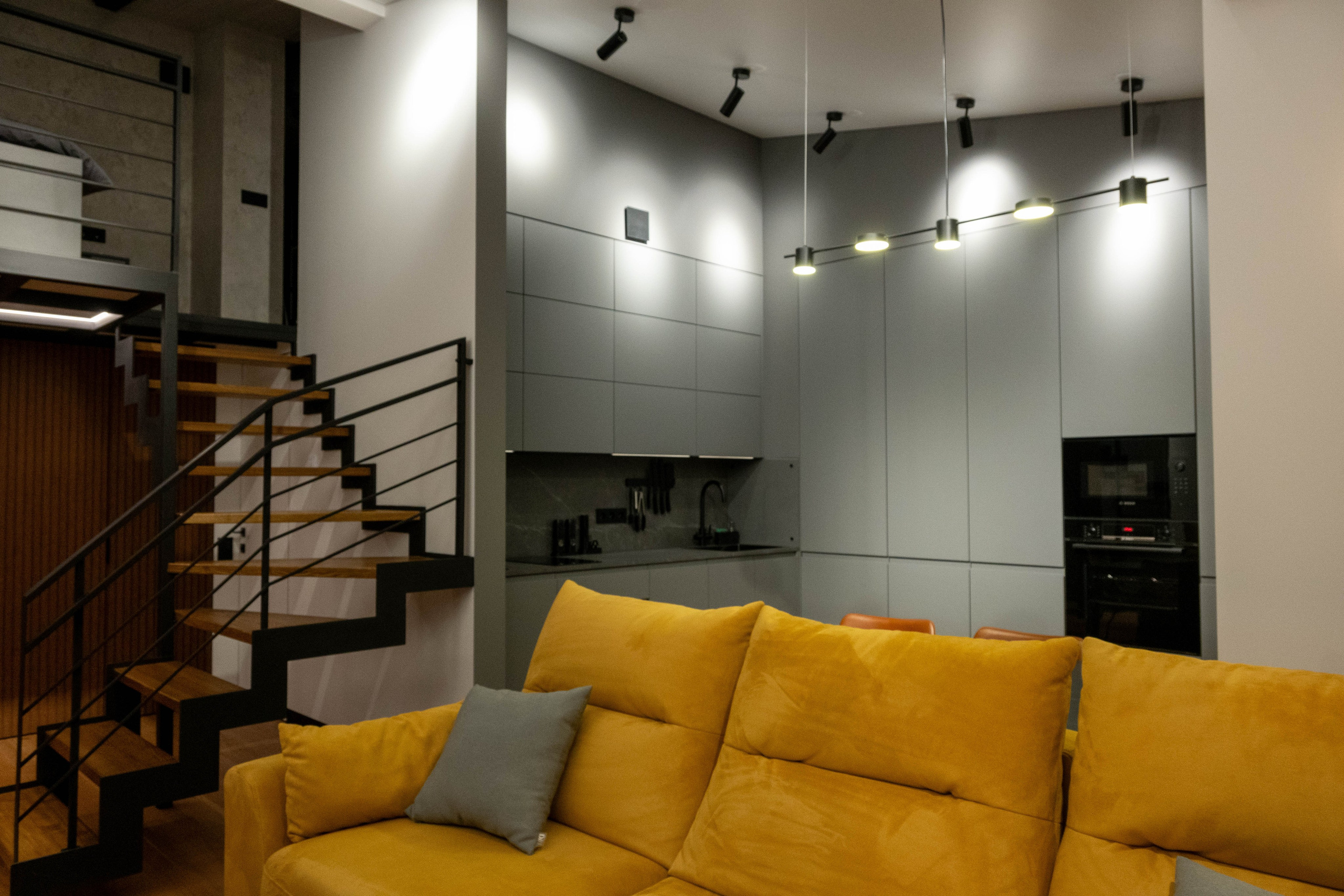 The apartment is on two levels. Fotograf Dmitrii Donets