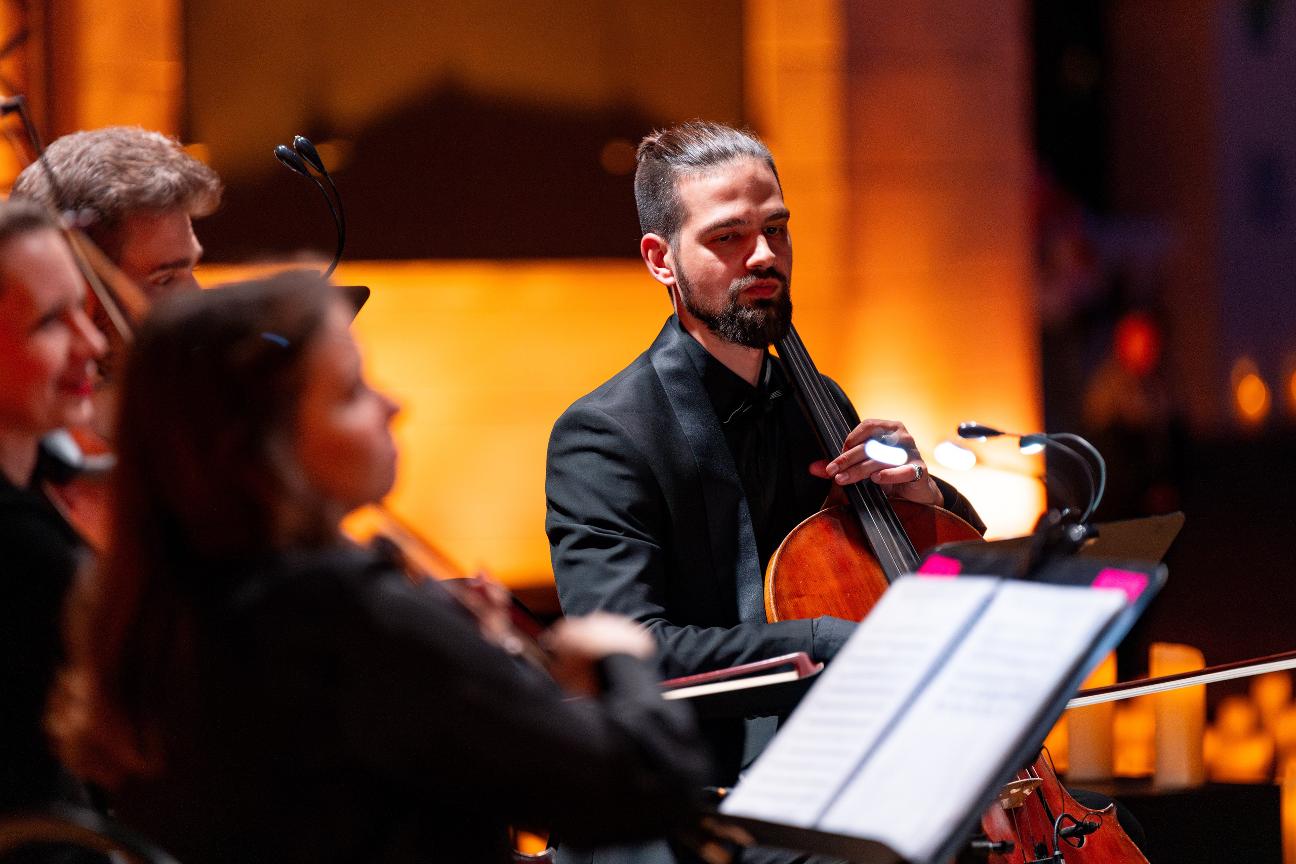 Симфонический оркестр Lumisfera при свечах. Фотограф Никита Комаров