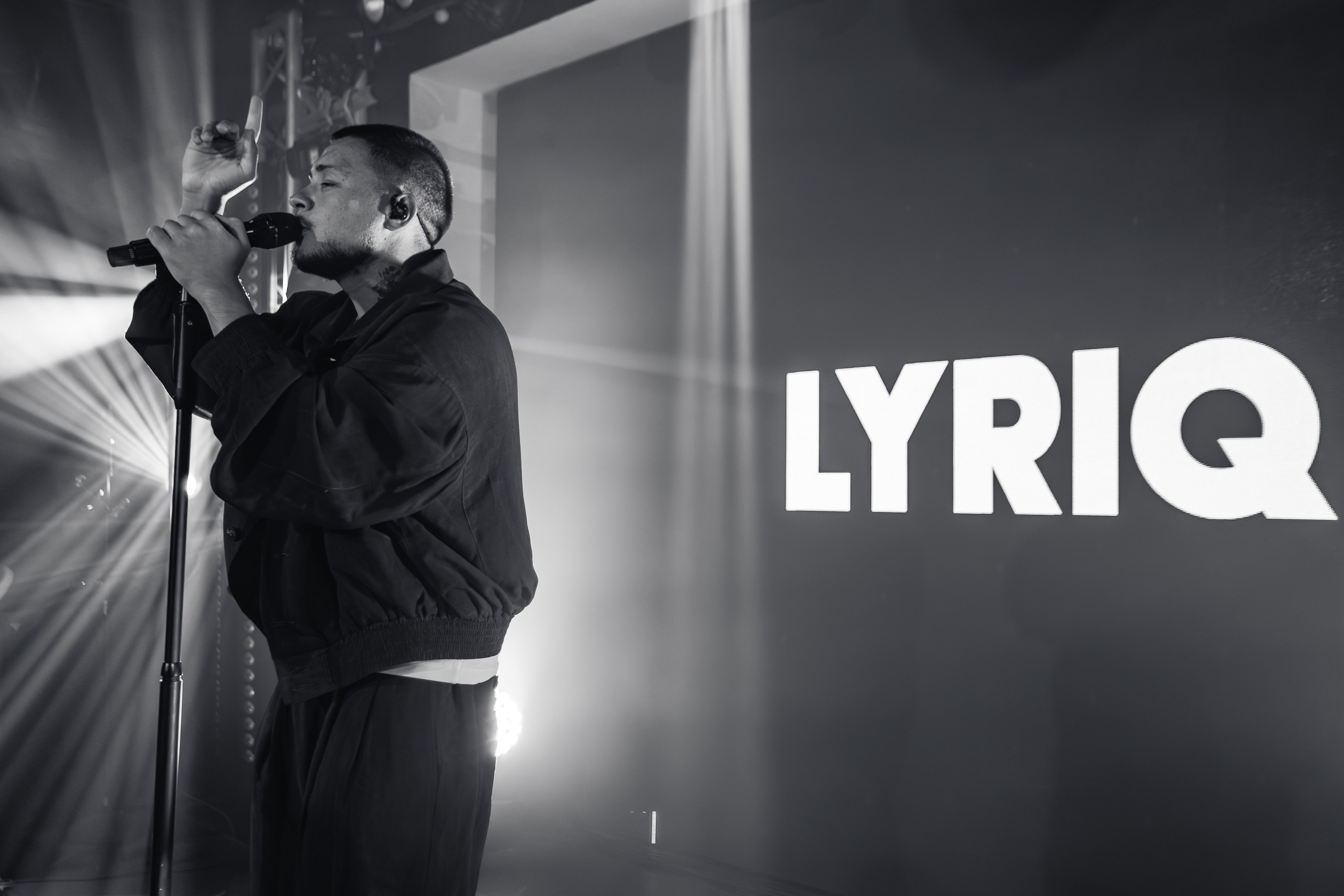 «LYRIQ"_Чайка на пляже_Ялта_15.08.2025 г. Аминов Руслан | Фотограф