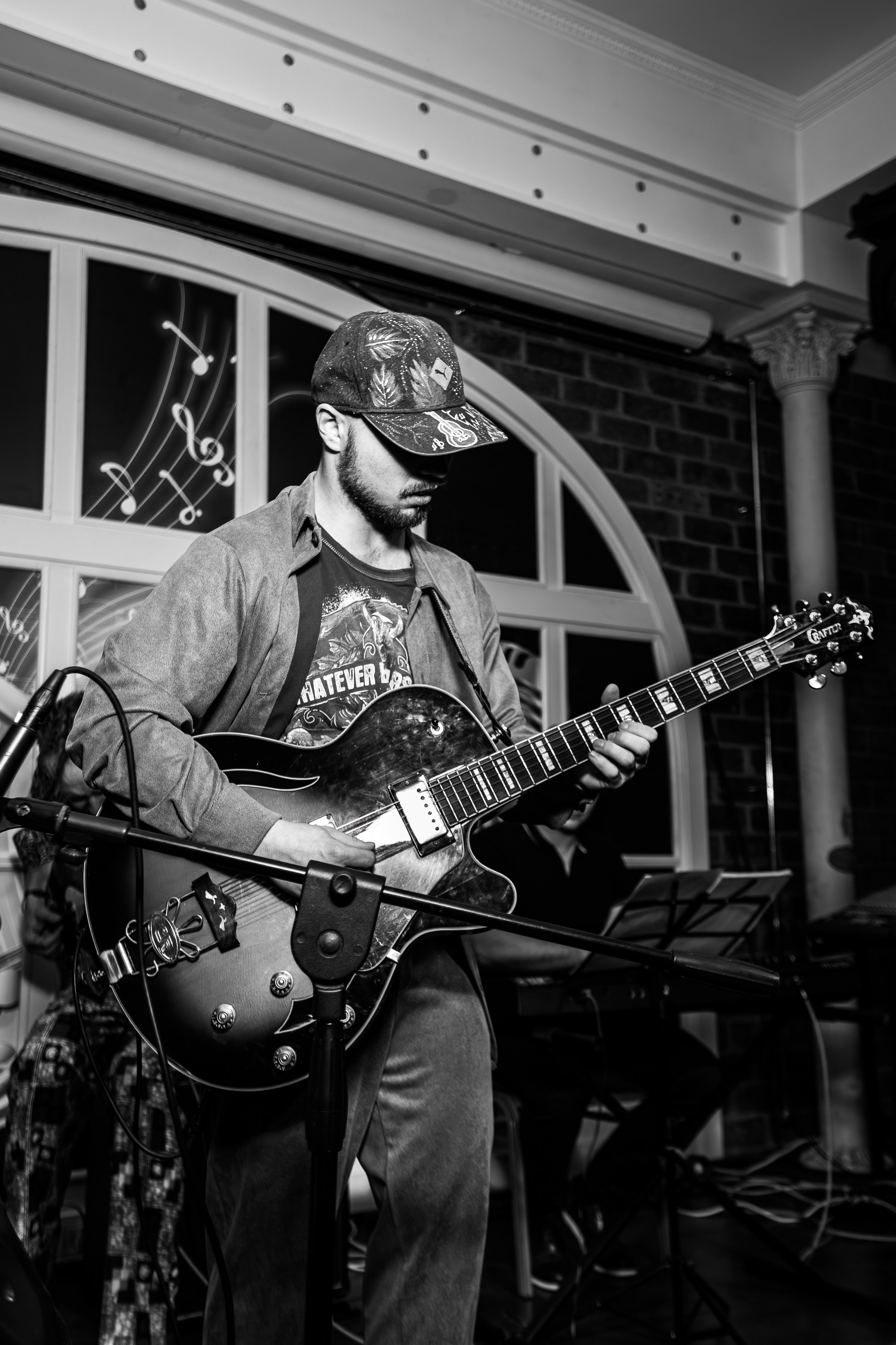 Джаз клуб «Скажите Jazz» Герман Мамаев, бэнд DC Quartet и специальный гость Анна Шакель_Фабрикантъ_Симферополь_26.01.2025. Аминов Руслан | Фотограф