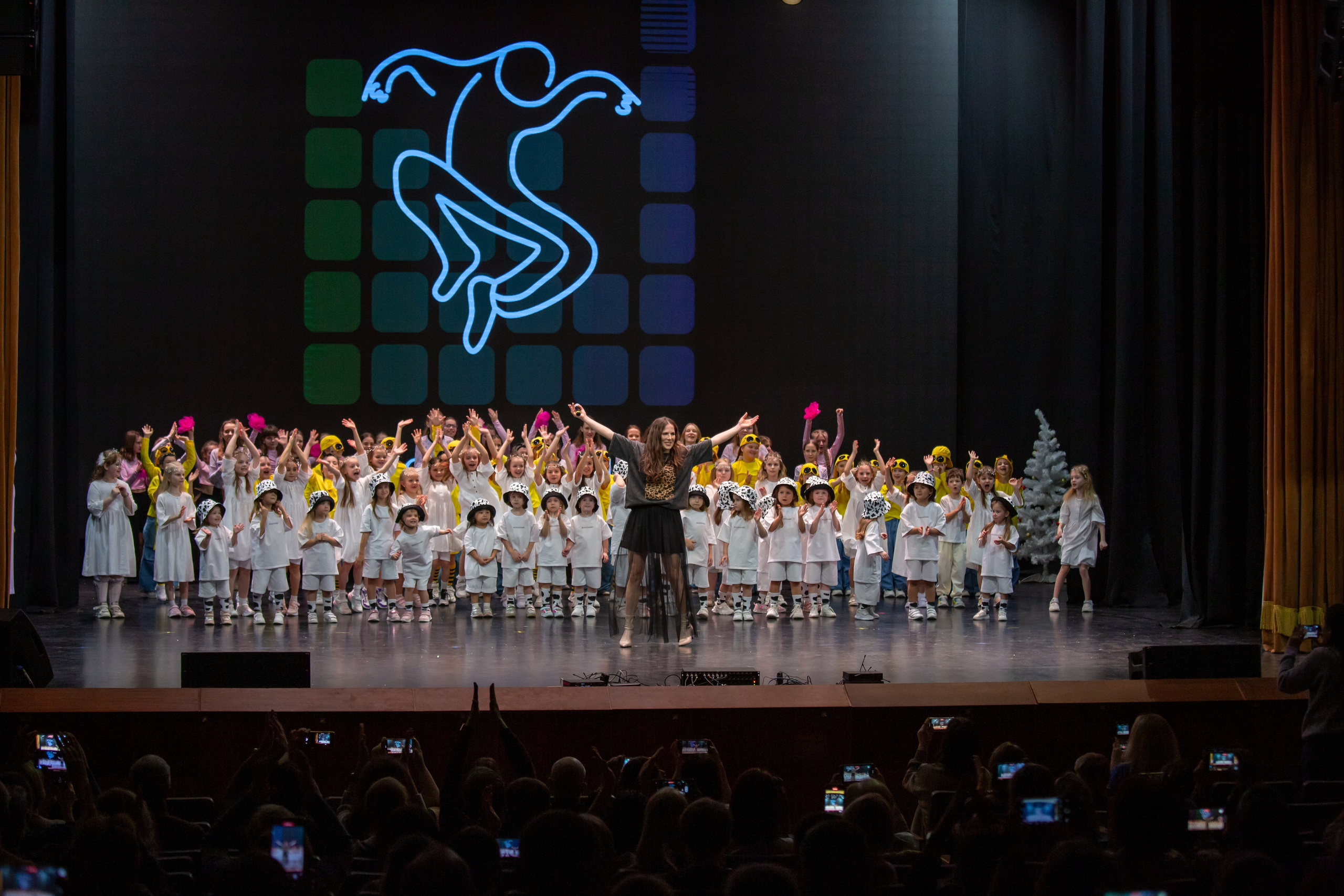 Концерт детской танцевальной школы. Репортажный, семейный, свадебный, портретный фотограф