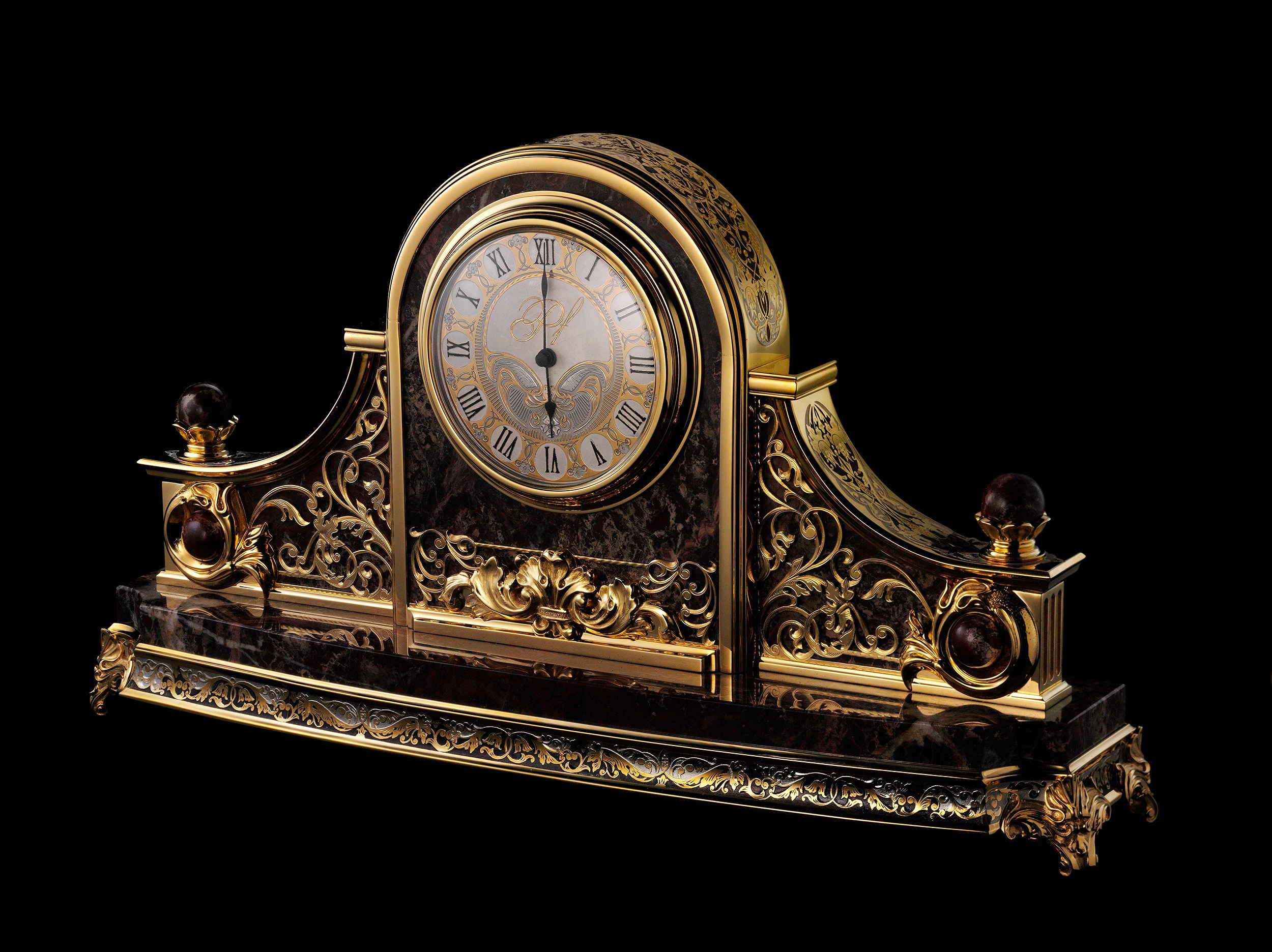 Часы. Предметная фотосъемка антиквариата, ювелирных украшений, камнерезных изделий, картин, предметов искусства и коллекционных предметов