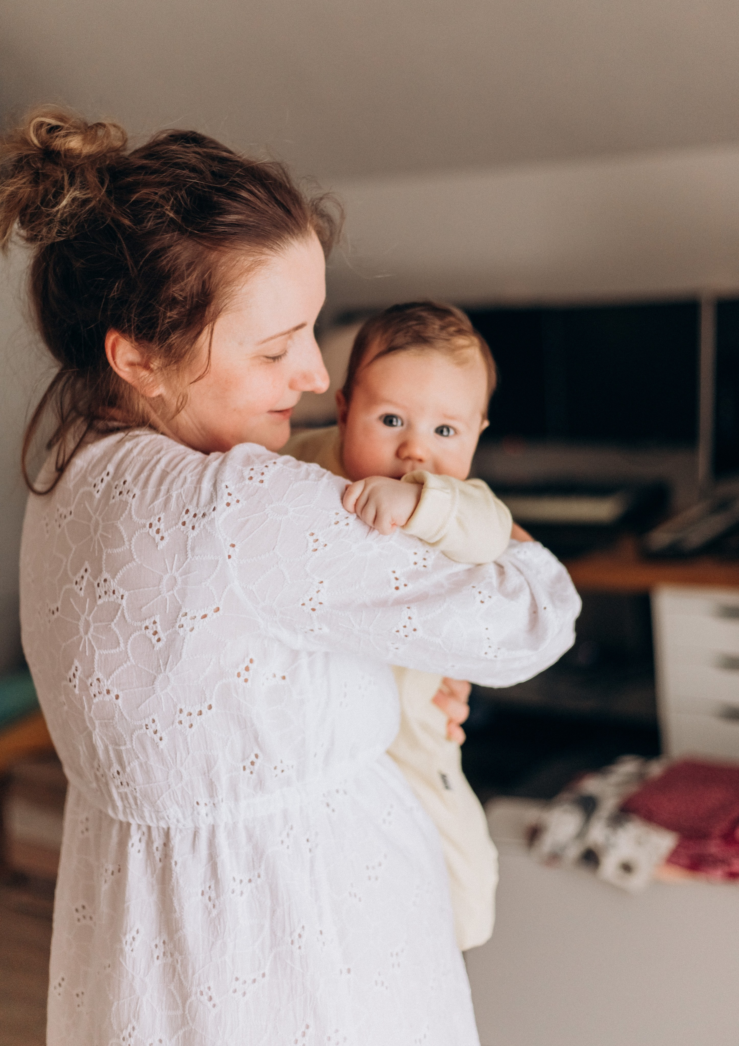 Мама с малышом дома. Фотограф текстиля в Москве Ольга Иванова