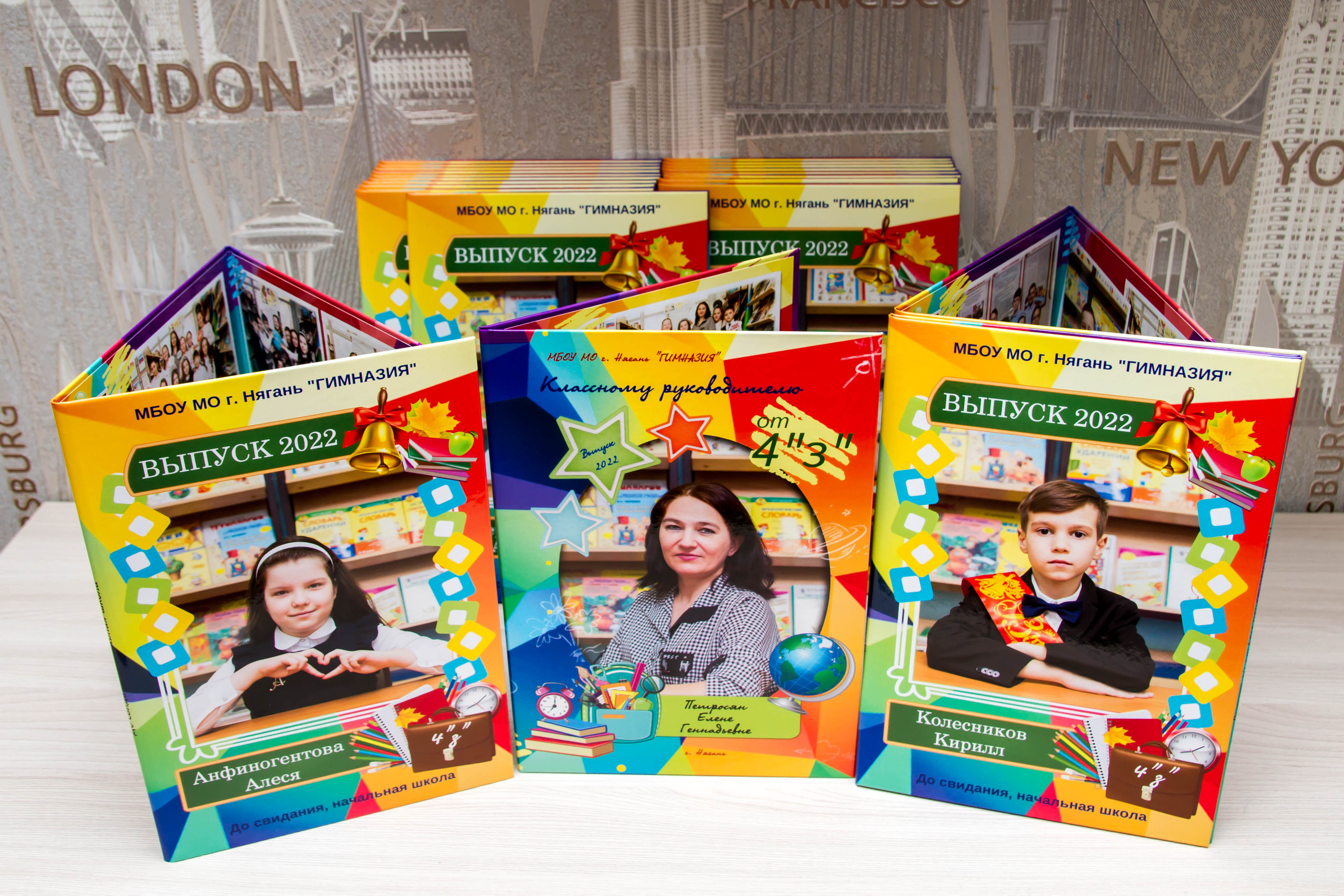 Выпускные альбомы начальная школа 4 класс. Выпускные альбомы на заказ Нягань (фотокнигиназаказнягань)