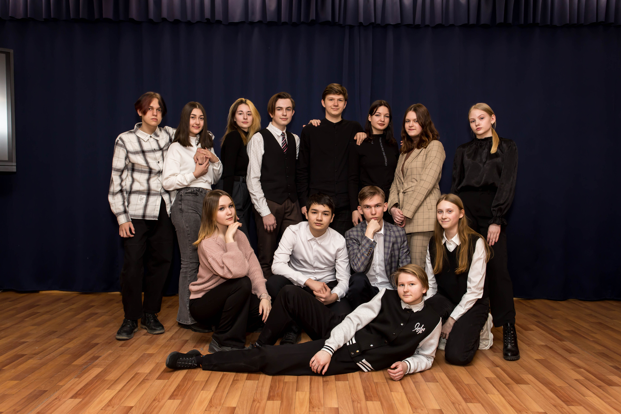 Пример фото в школе. Выпускные альбомы на заказ Нягань (фотокнигиназаказнягань)