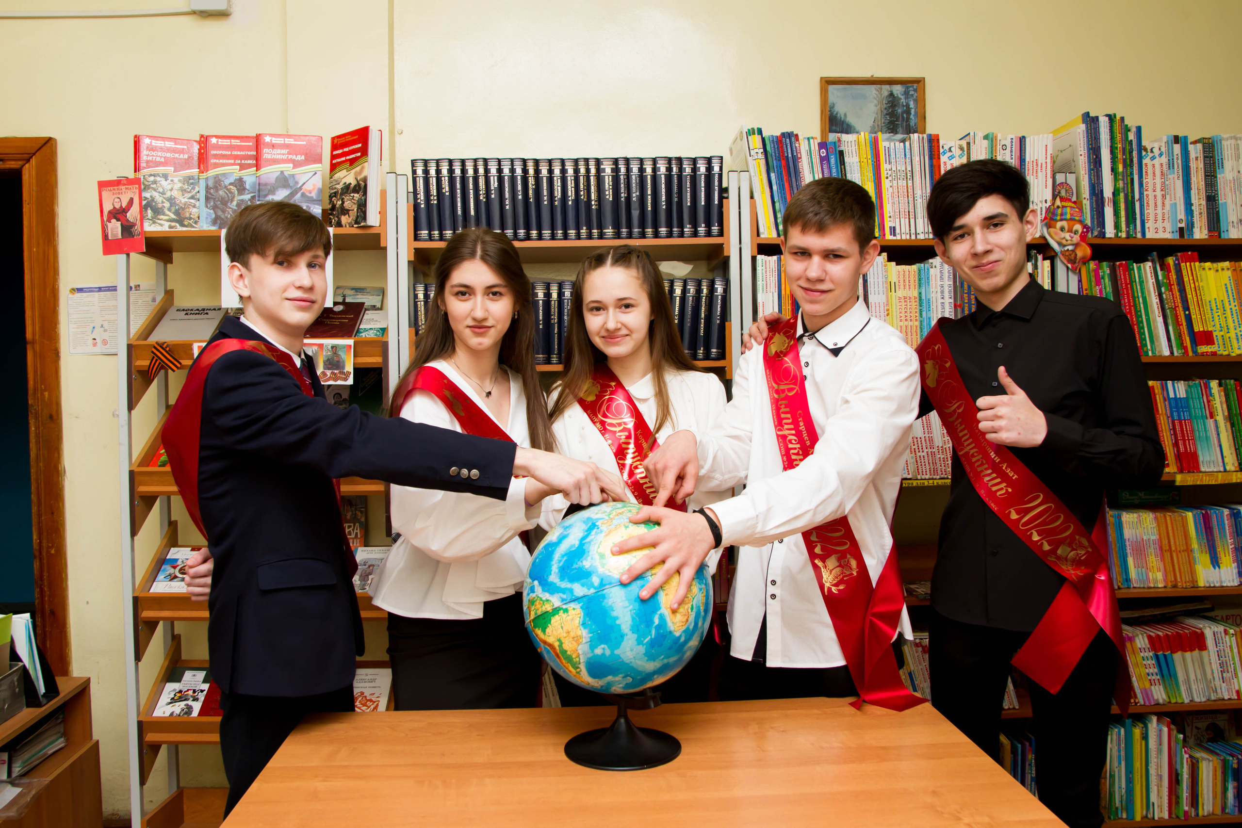 Пример фото в школе. Выпускные альбомы на заказ Нягань (фотокнигиназаказнягань)