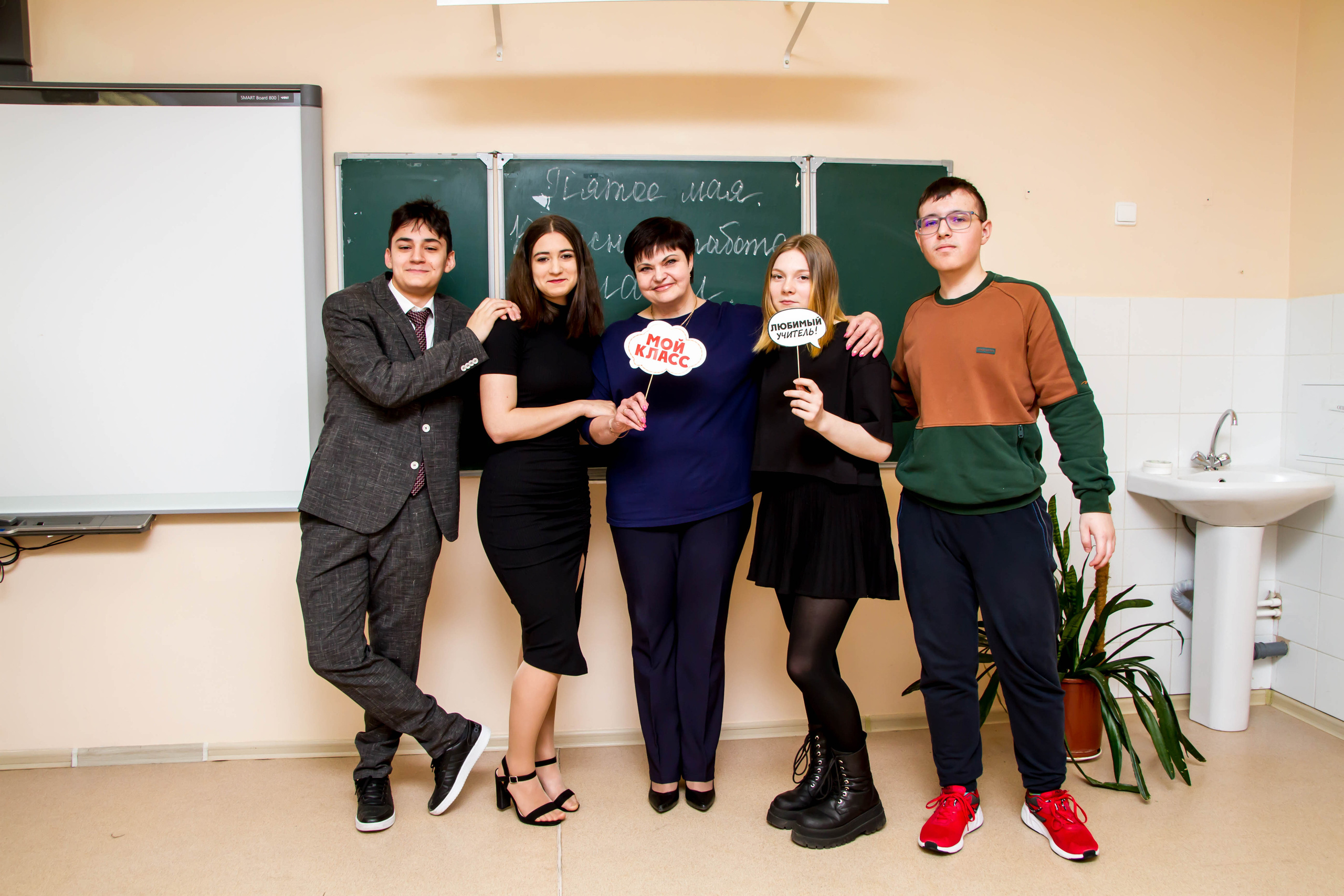 Пример фото в школе. Выпускные альбомы на заказ Нягань (фотокнигиназаказнягань)