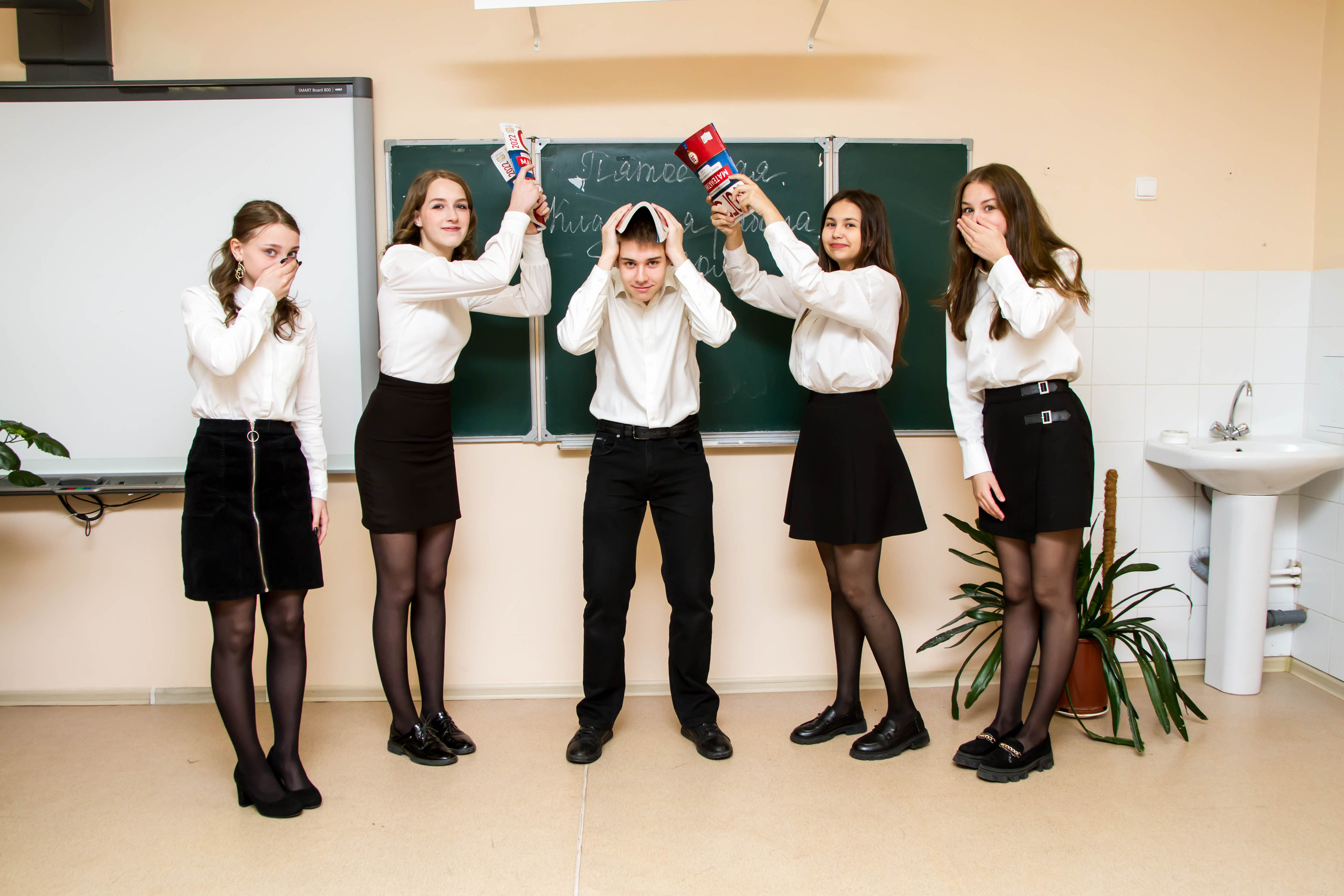 Пример фото в школе. Выпускные альбомы на заказ Нягань (фотокнигиназаказнягань)