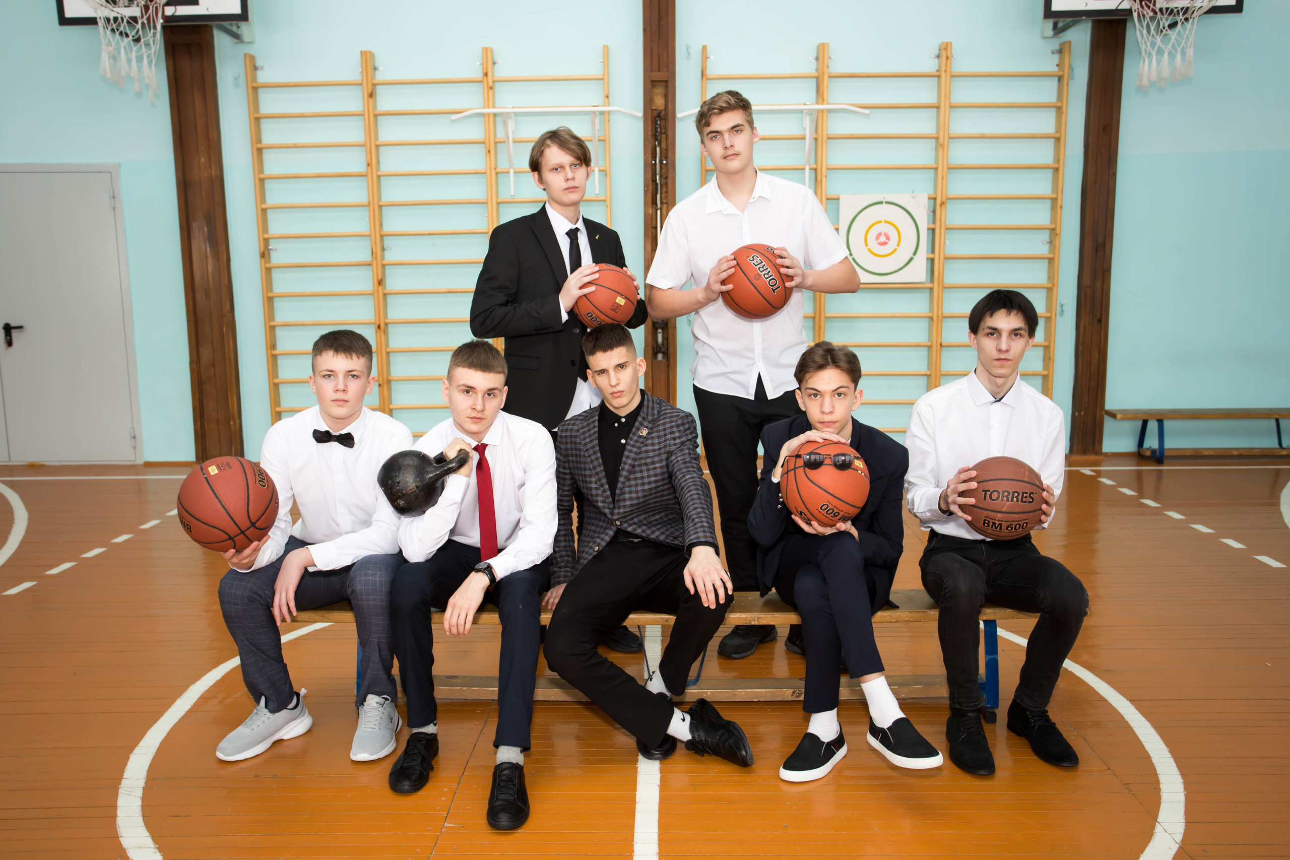 Пример фото в школе. Выпускные альбомы на заказ Нягань (фотокнигиназаказнягань)