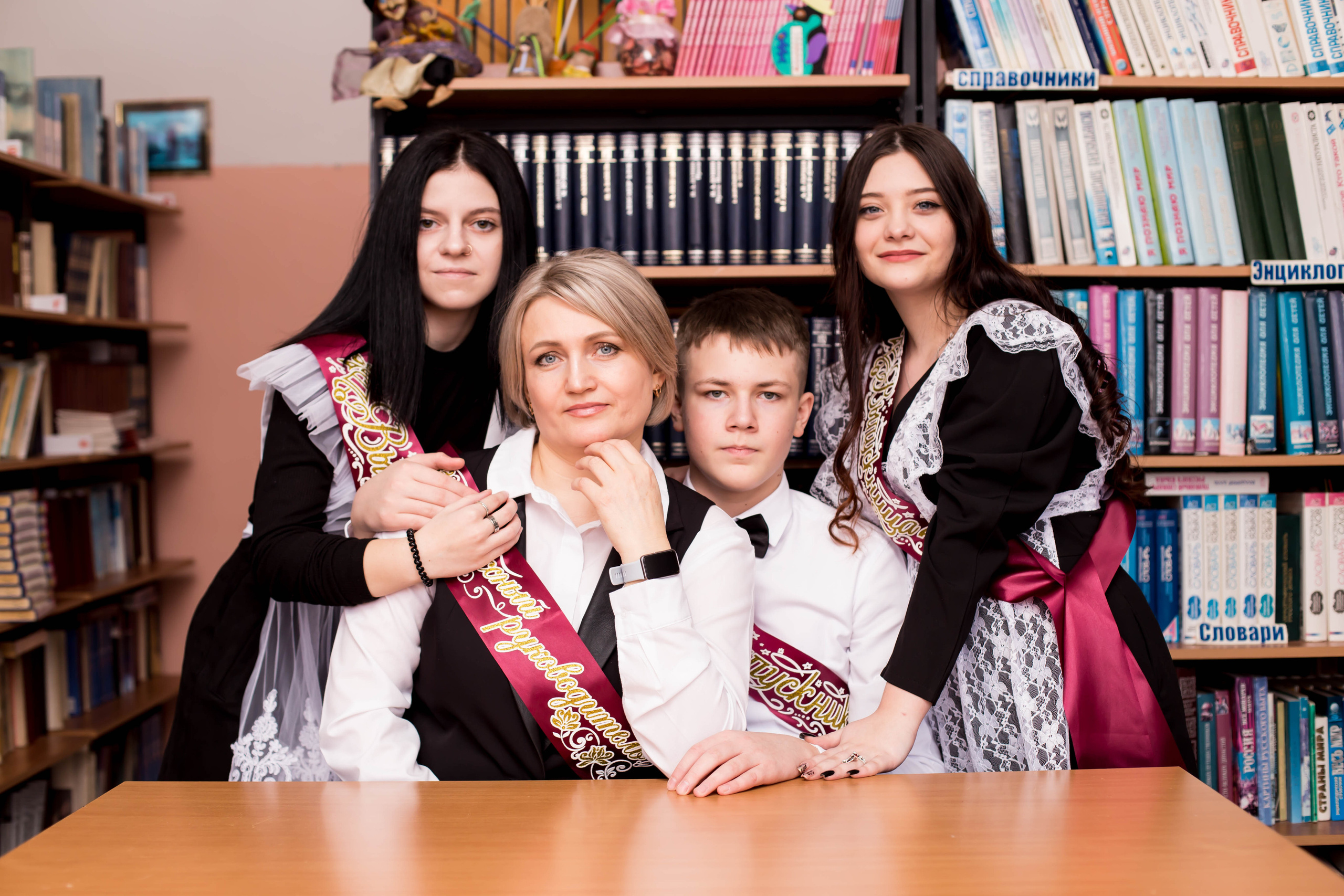 Пример фото в школе. Выпускные альбомы на заказ Нягань (фотокнигиназаказнягань)