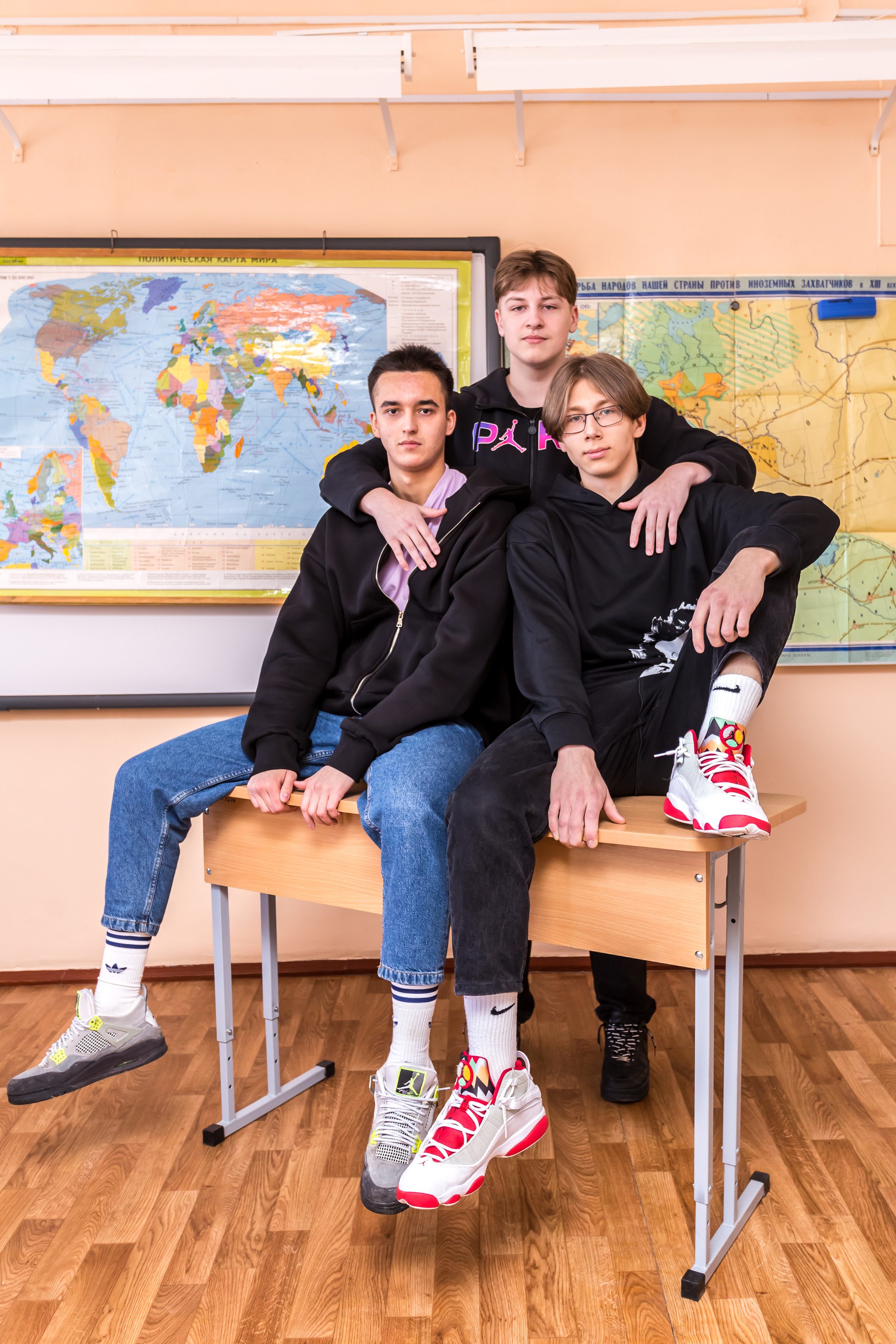 Пример фото в школе. Выпускные альбомы на заказ Нягань (фотокнигиназаказнягань)