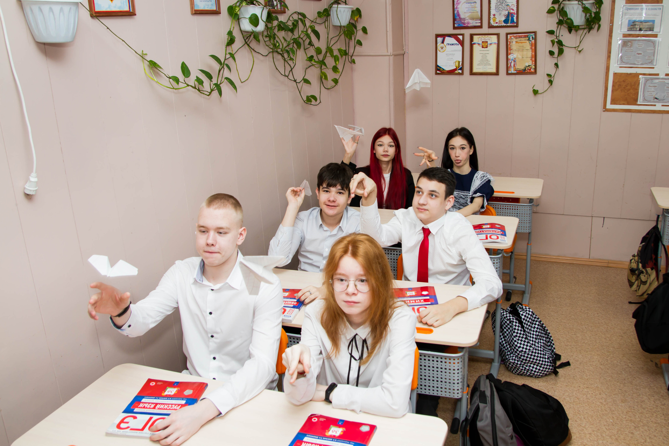 Пример фото в школе. Выпускные альбомы на заказ Нягань (фотокнигиназаказнягань)