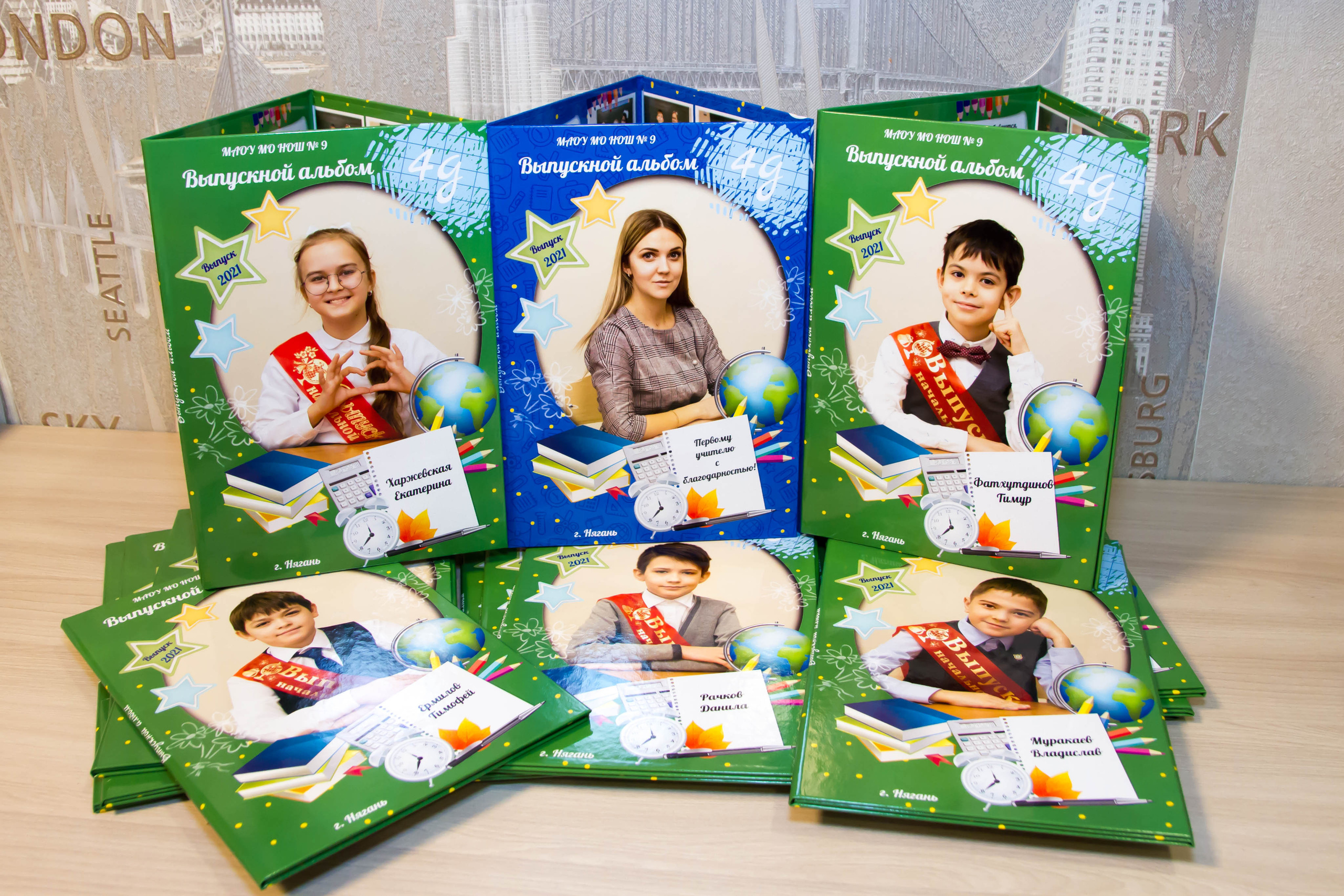 Выпускные альбомы начальная школа 4 класс. Выпускные альбомы на заказ Нягань (фотокнигиназаказнягань)