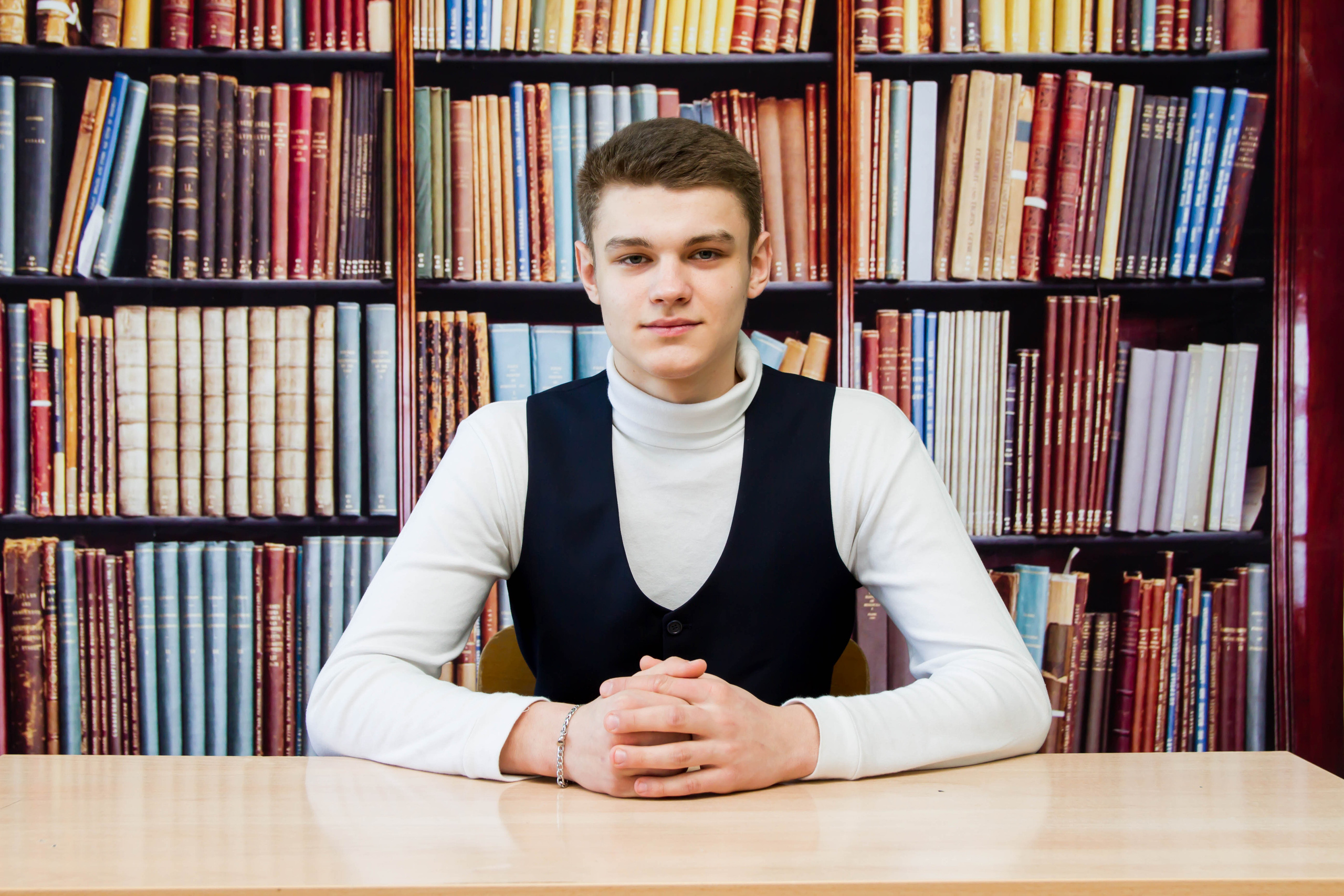 Пример фото в школе. Выпускные альбомы на заказ Нягань (фотокнигиназаказнягань)