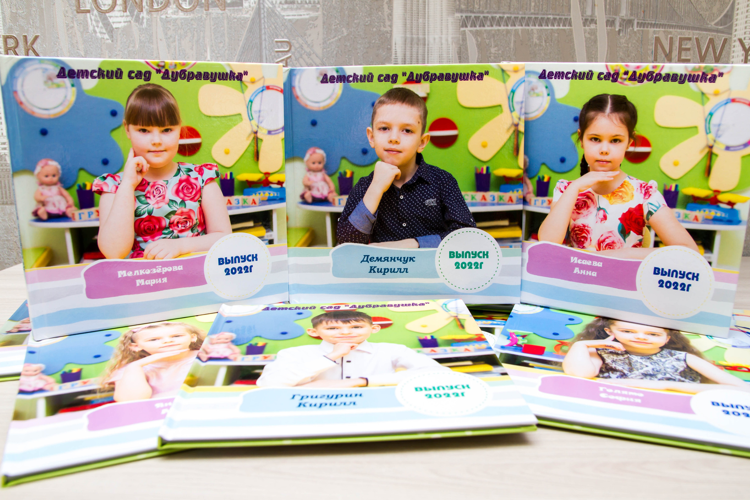 Выпускной альбом детский сад. Выпускные альбомы на заказ Нягань (фотокнигиназаказнягань)