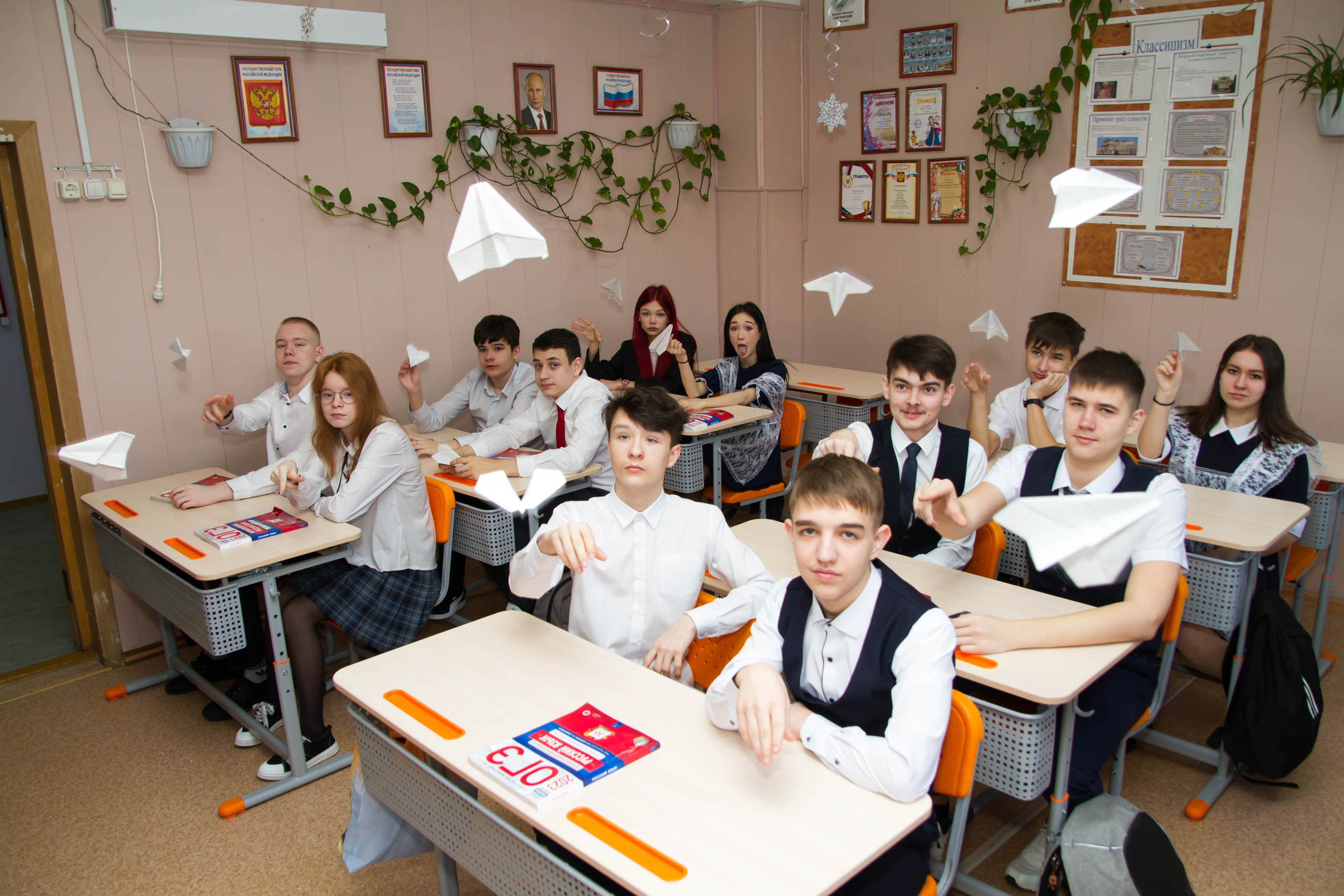 Пример фото в школе. Выпускные альбомы на заказ Нягань (фотокнигиназаказнягань)