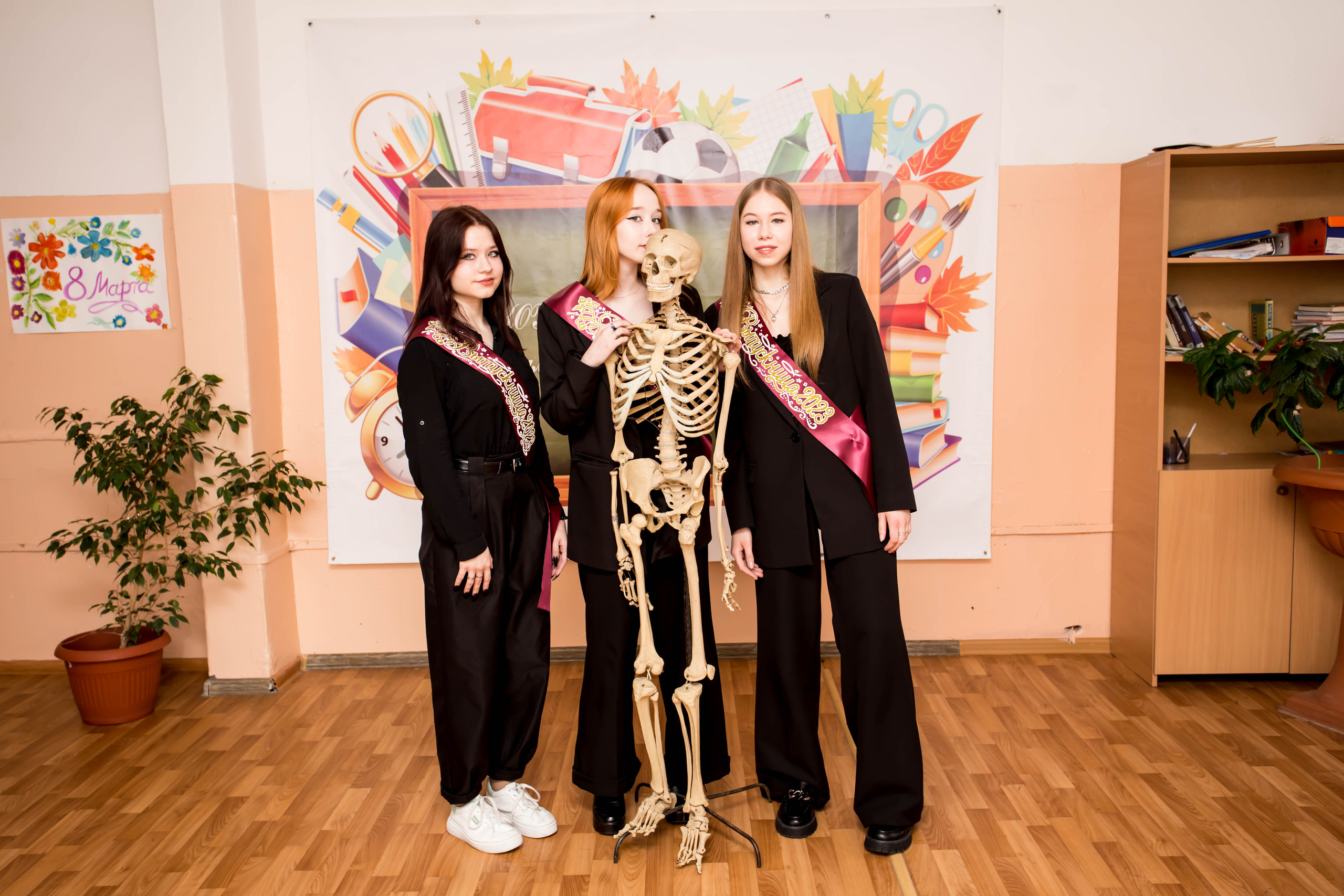 Пример фото в школе. Выпускные альбомы на заказ Нягань (фотокнигиназаказнягань)