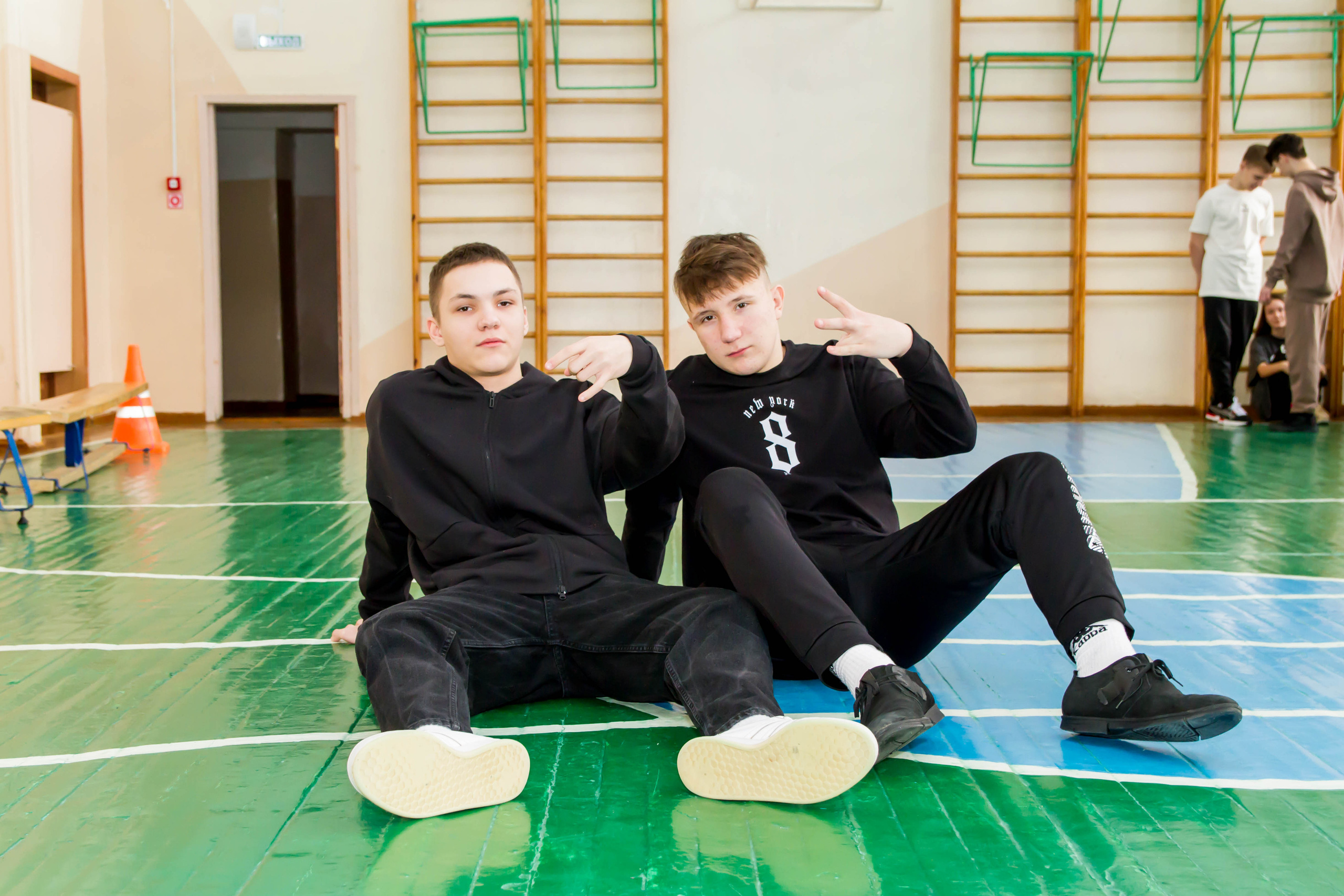 Пример фото в школе. Выпускные альбомы на заказ Нягань (фотокнигиназаказнягань)