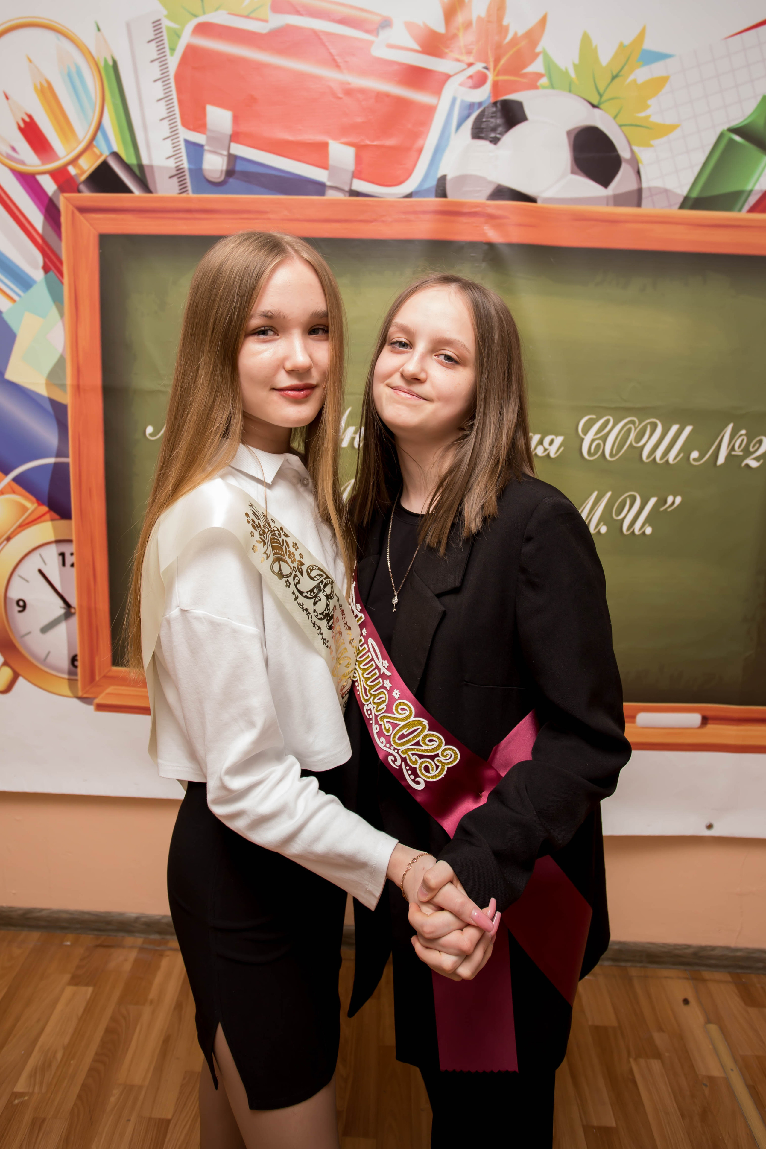 Пример фото в школе. Выпускные альбомы на заказ Нягань (фотокнигиназаказнягань)