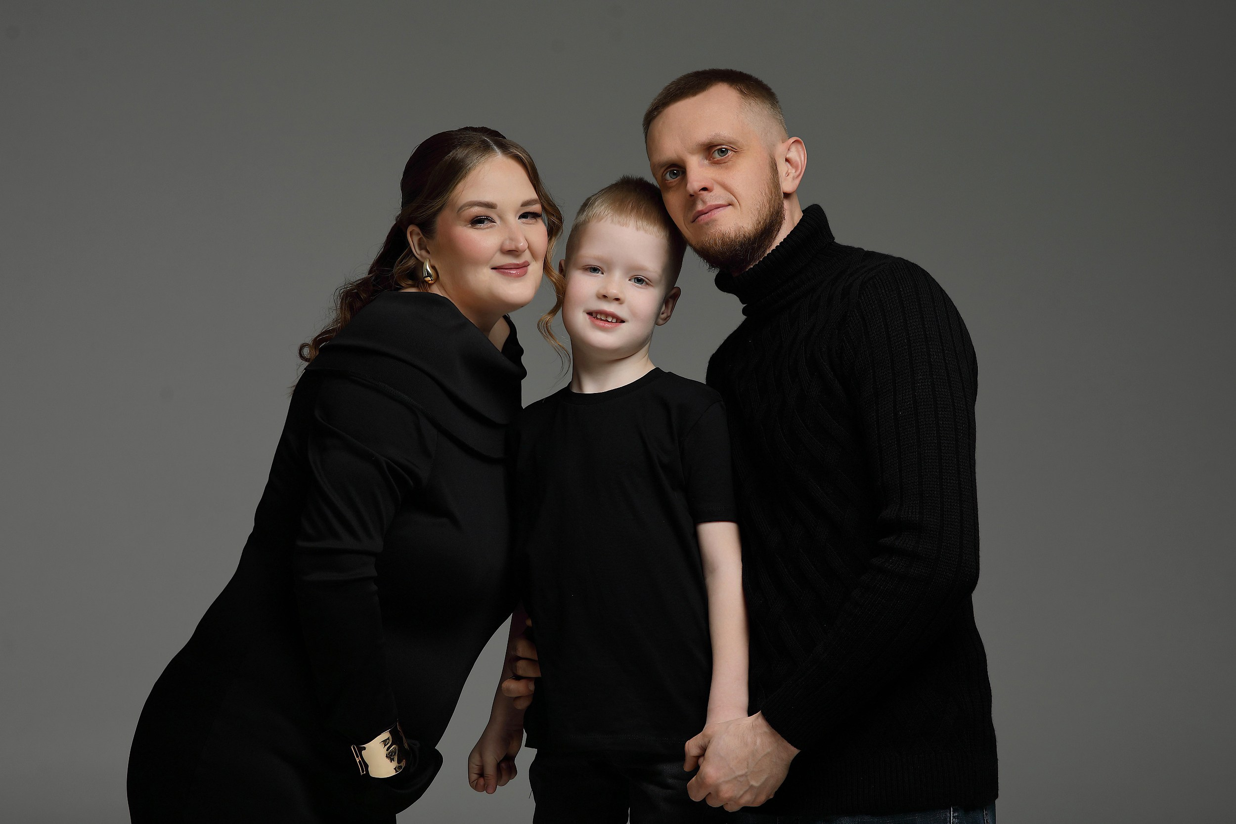 Фотосессия беременности на циклораме. Свадебный и семейный фотограф и видеограф в Екатеринбурге Полянские Тимур и Анастасия