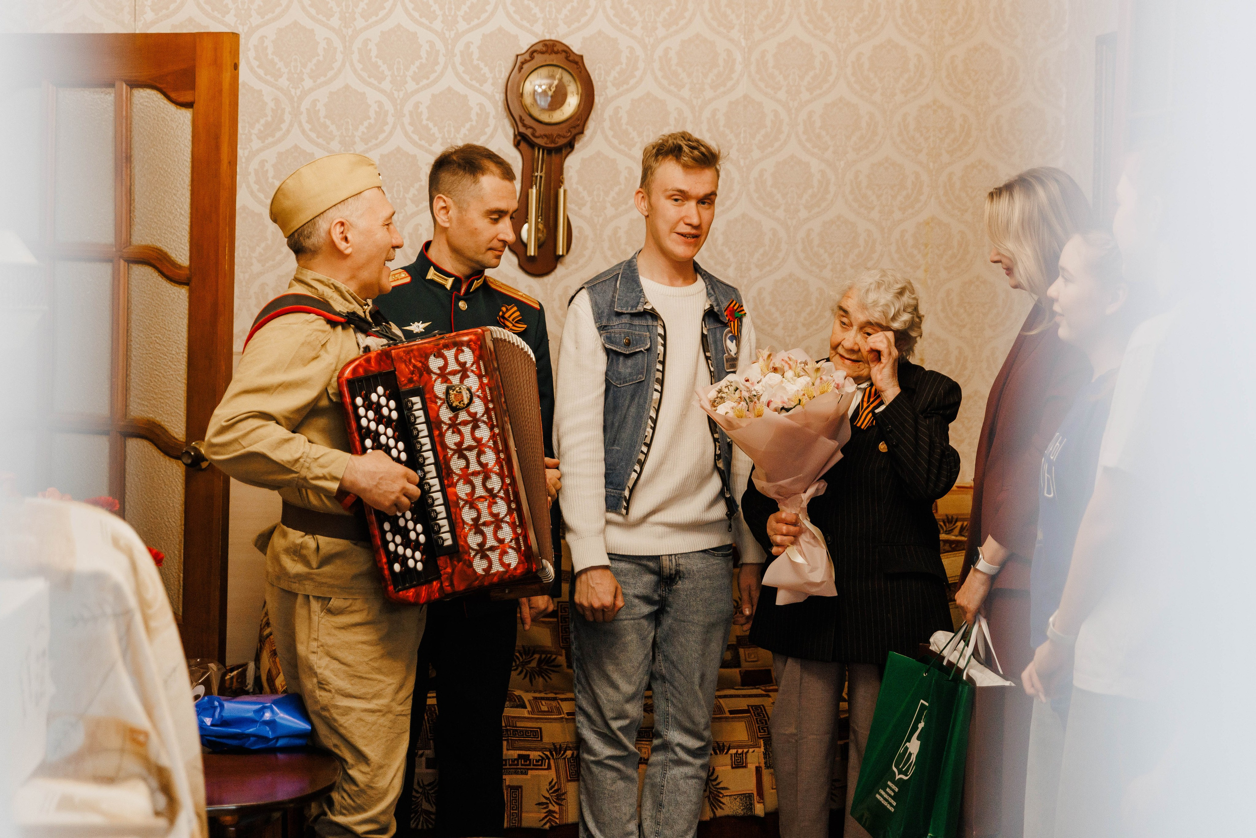 ПОЗДРАВЛЕНИЕ ВЕТЕРАНОВ ВЕЛИКОЙ ОТЕЧЕСТВЕННОЙ ВОЙНЫ. РЕПОРТАЖНЫЙ ФОТОГРАФ НИЖНИЙ НОВГОРОД Игнатьева Виктория