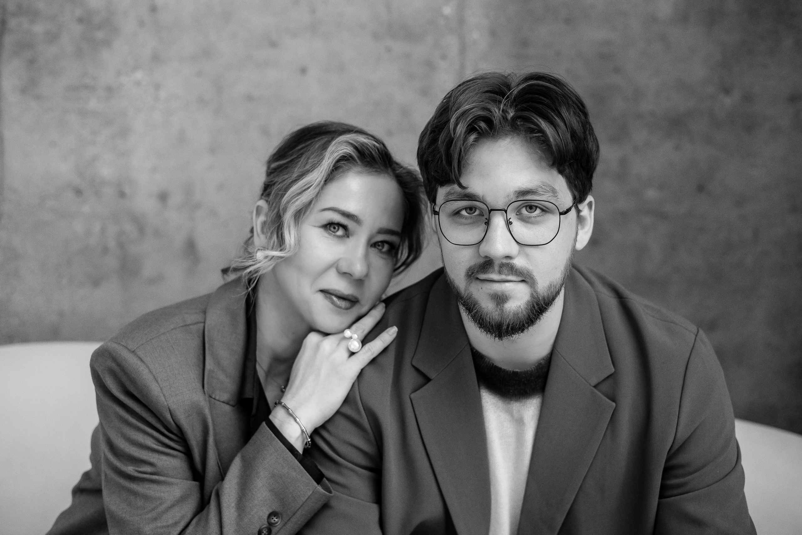 Юлия и Данила. «Пять граней силы». Семейная фотосессия мама и взрослый сын. Психолог, фотограф Мария Черницкая