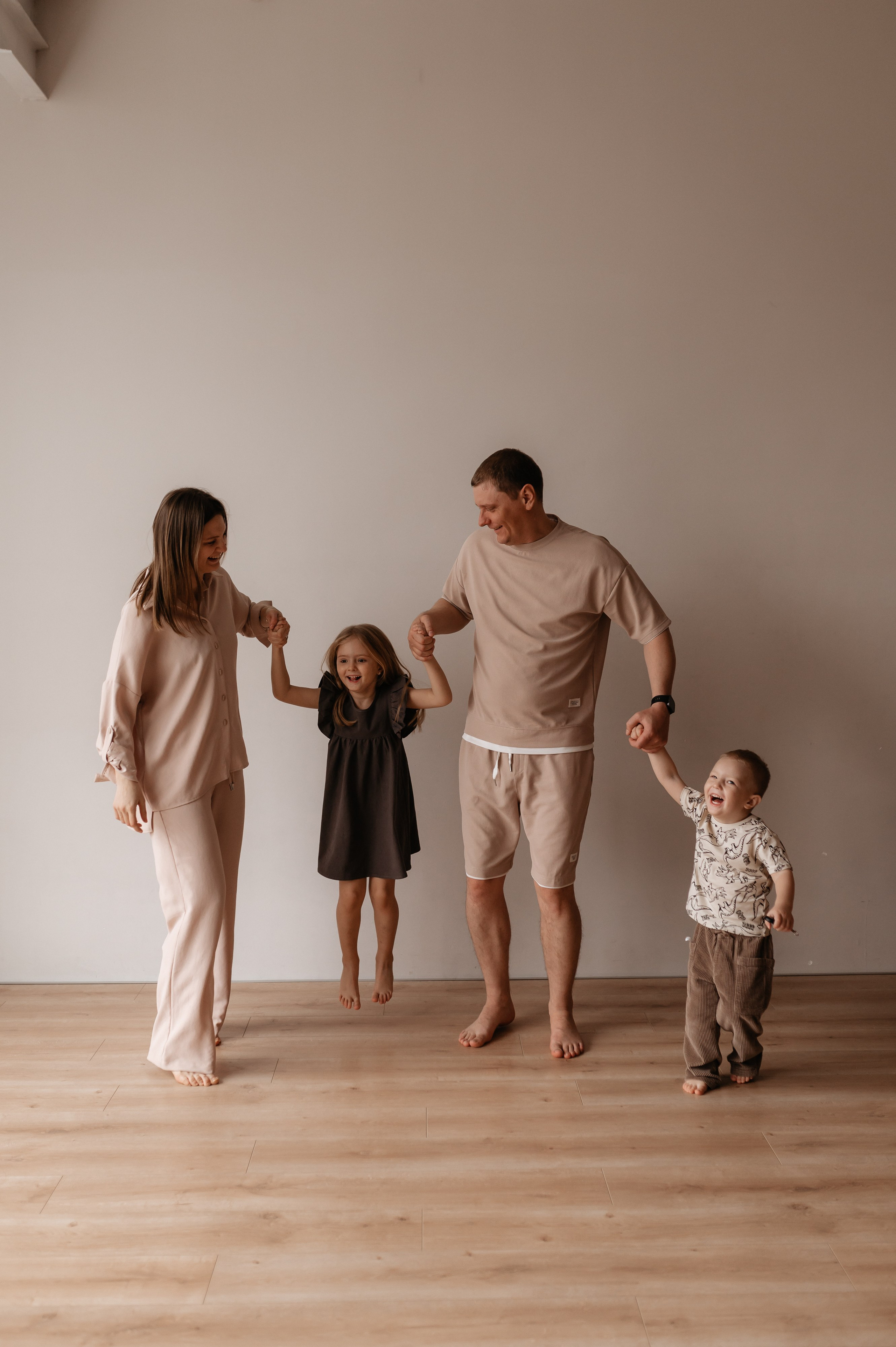 В минималистичной студии. Главная