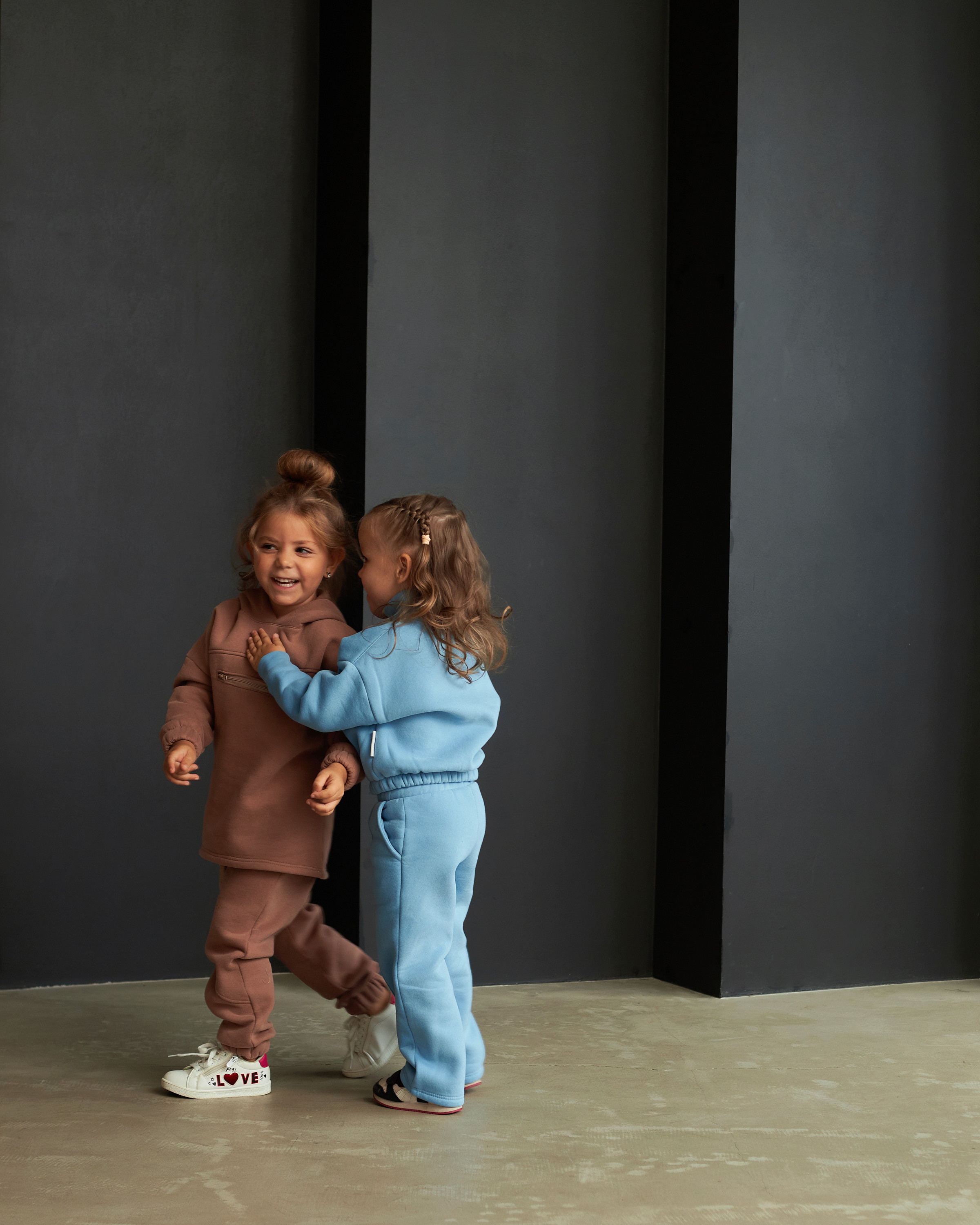 Фотосъемка Bubusya autumn Екатеринбург Wildberries ВБ Ozon Озон фотосессия детей Екб заказать цена фотосъемка товара WB верхняя одежда. Фотограф Екатеринбург Анастасия Жерновская | Маркетплейсы и нейрофото