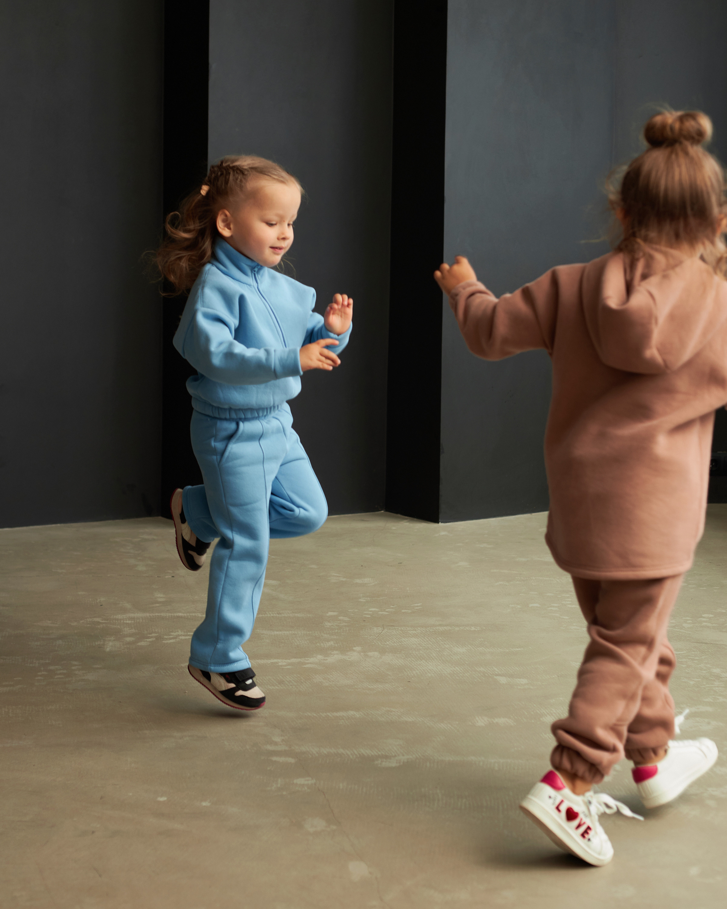 Фотосъемка Bubusya autumn Екатеринбург Wildberries ВБ Ozon Озон фотосессия детей Екб заказать цена фотосъемка товара WB верхняя одежда. Фотограф Екатеринбург Анастасия Жерновская | Маркетплейсы и нейрофото