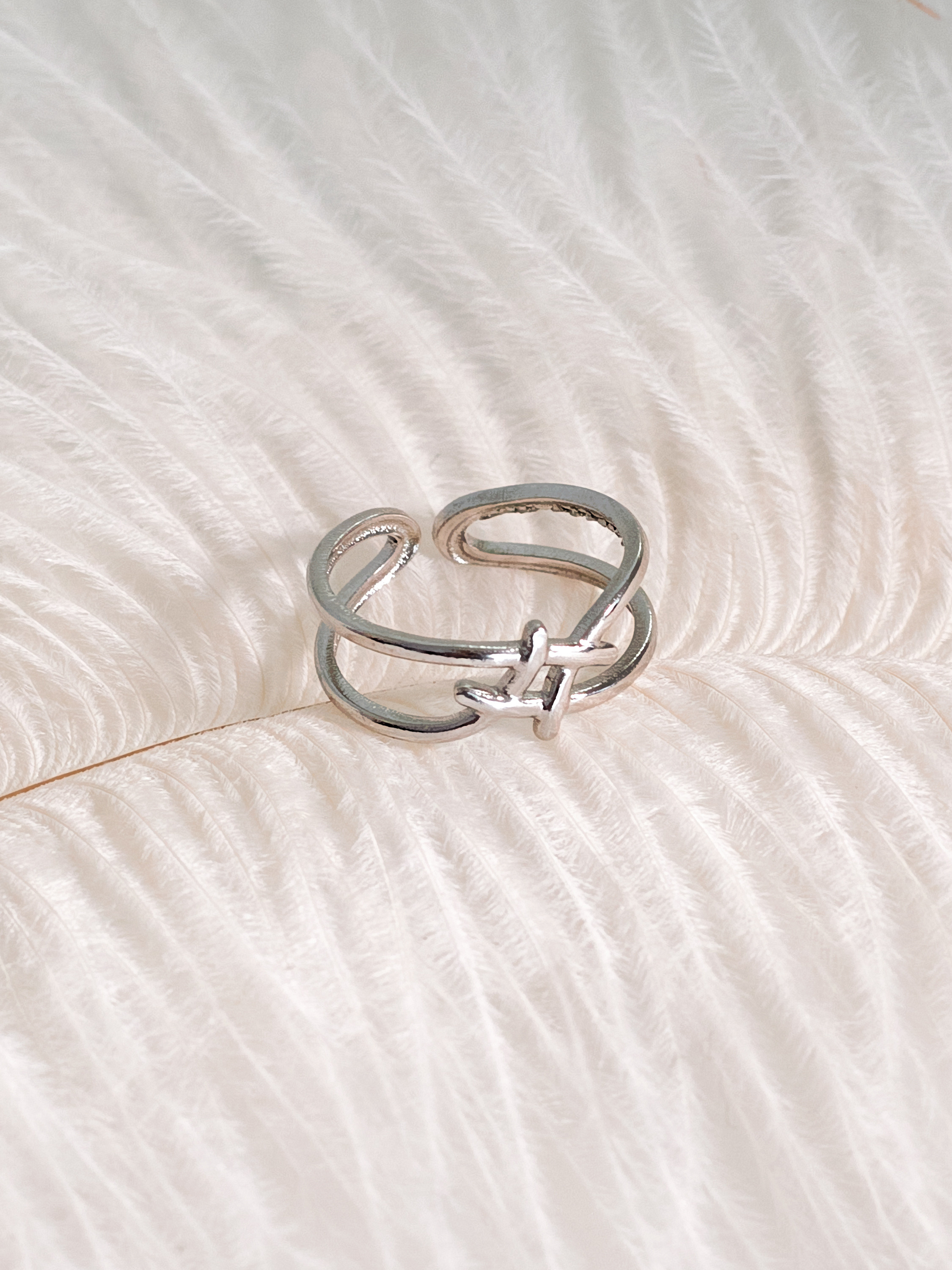 Фотосъемка колец бижутерии Екатеринбург украшения Wildberries ВБ Ozon предметка Екб заказать цена WB. Фотограф Екатеринбург Анастасия Жерновская | Маркетплейсы и нейрофото