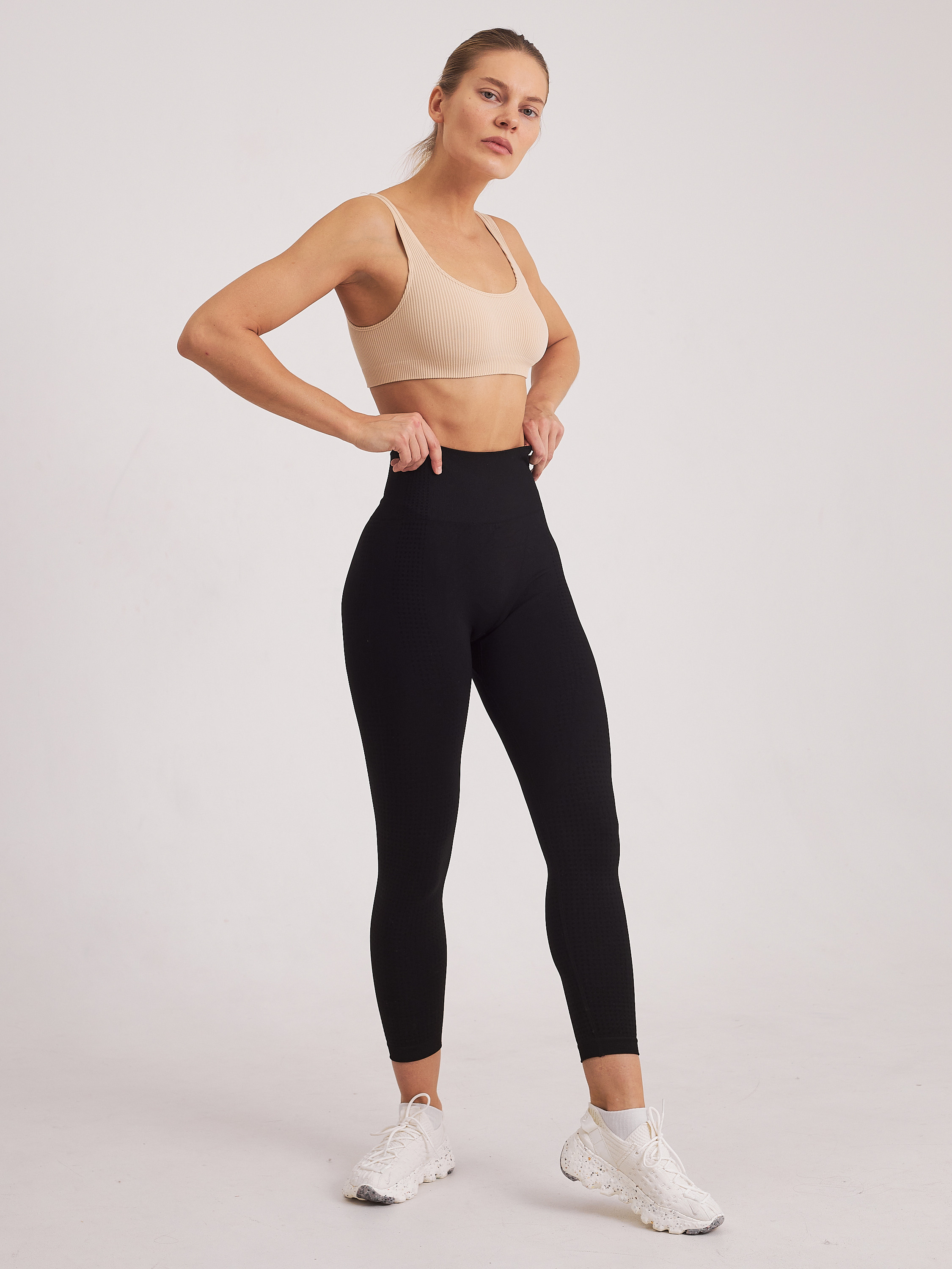 Фотосъемка леггинсов для Wildberries Екатеринбург ВБ Ozon Озон лосины тайтсы фотосессия одежды Екб заказать цена фотосъемка товара WB карточ. Фотограф Екатеринбург Анастасия Жерновская | Маркетплейсы и нейрофото