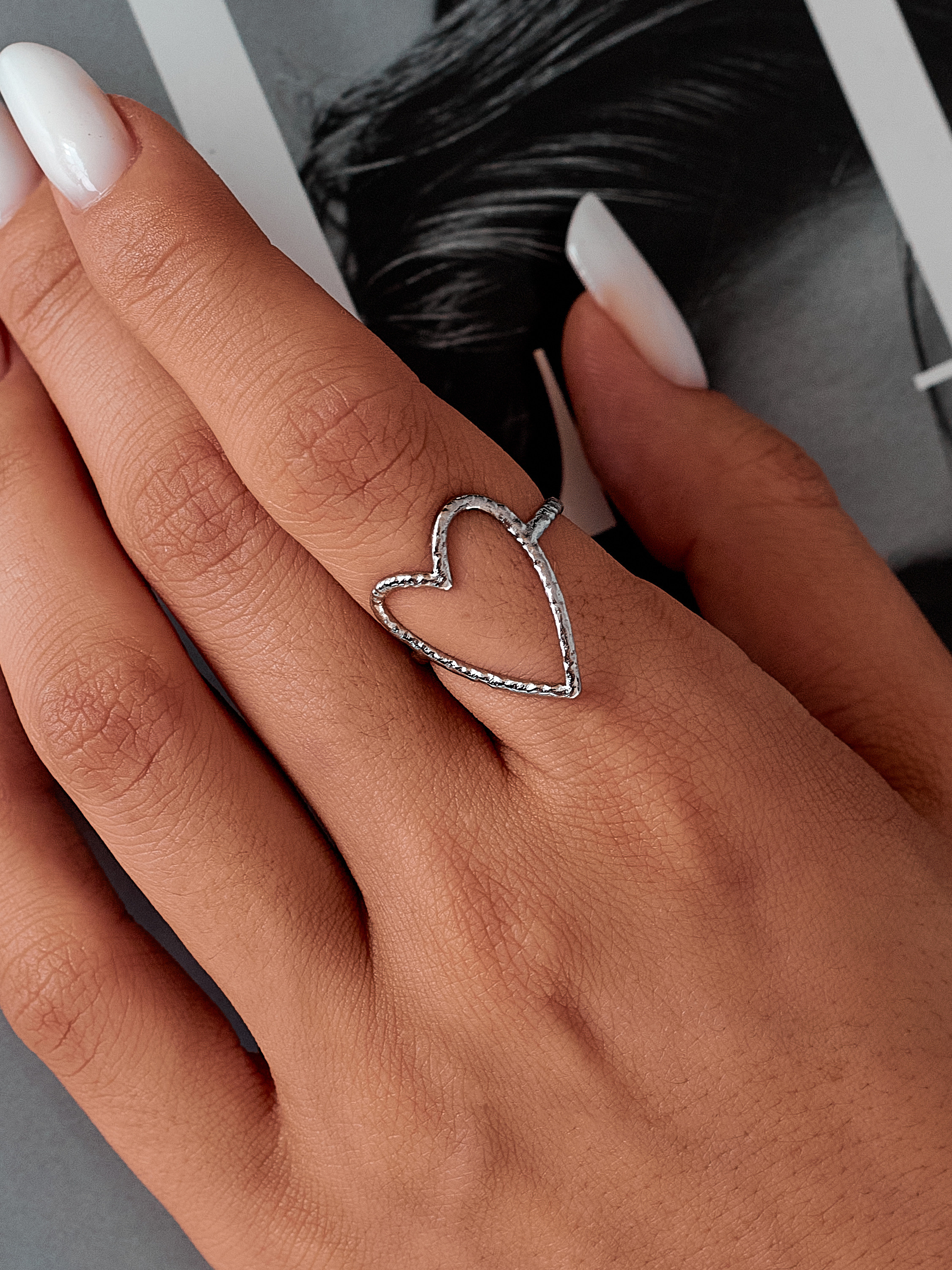 Фотосъемка колец бижутерии Екатеринбург украшения Wildberries ВБ Ozon предметка Екб заказать цена WB. Фотограф Екатеринбург Анастасия Жерновская | Маркетплейсы и нейрофото