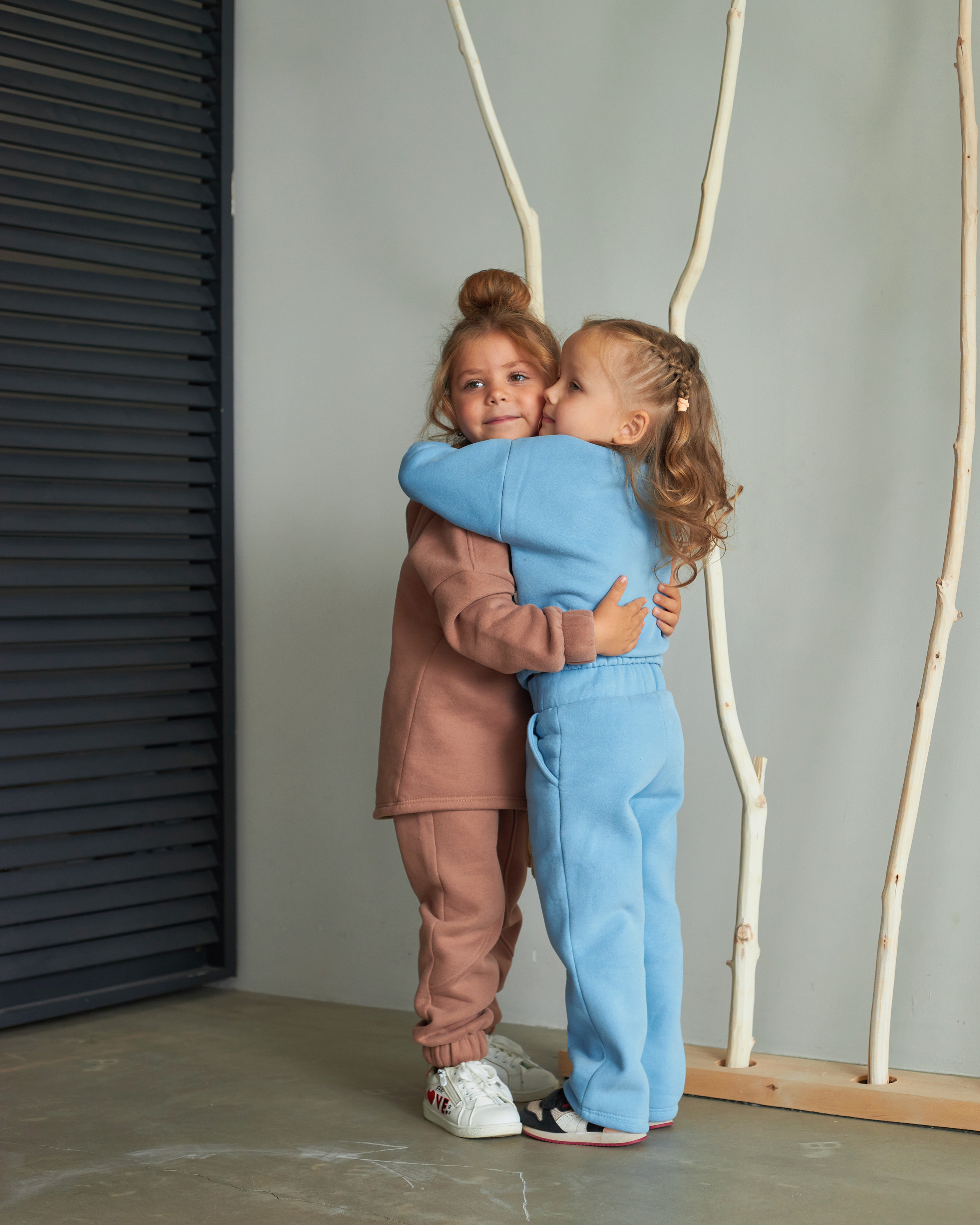 Фотосъемка Bubusya autumn Екатеринбург Wildberries ВБ Ozon Озон фотосессия детей Екб заказать цена фотосъемка товара WB верхняя одежда. Фотограф Екатеринбург Анастасия Жерновская | Маркетплейсы и нейрофото