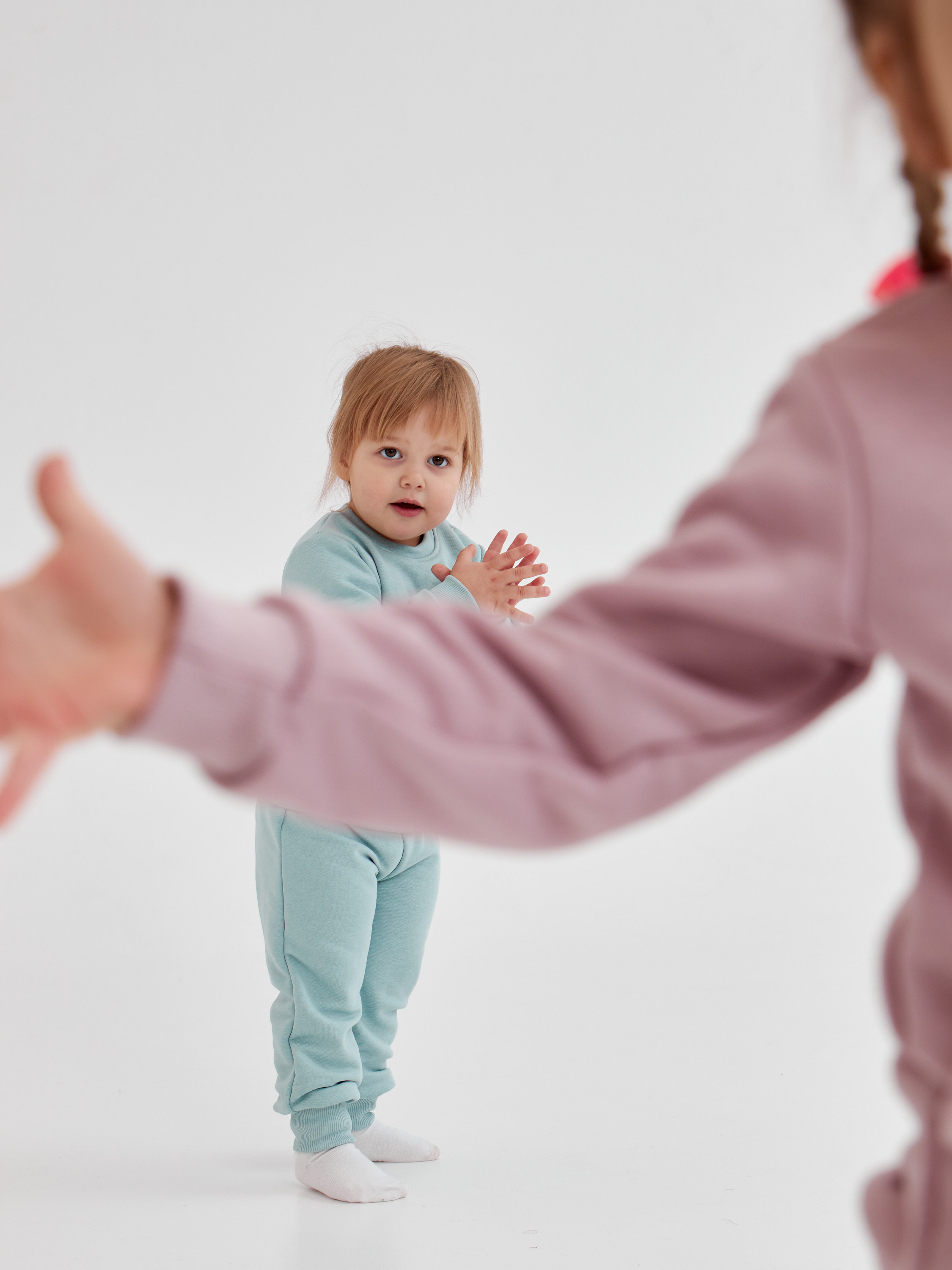 Фотосъемка детских костюмов Екатеринбург Wildberries ВБ Ozon Озон фотосессия детей одежда для мальчиков девочек Екб заказать цена фото товар. Фотограф Екатеринбург Анастасия Жерновская | Маркетплейсы и нейрофото