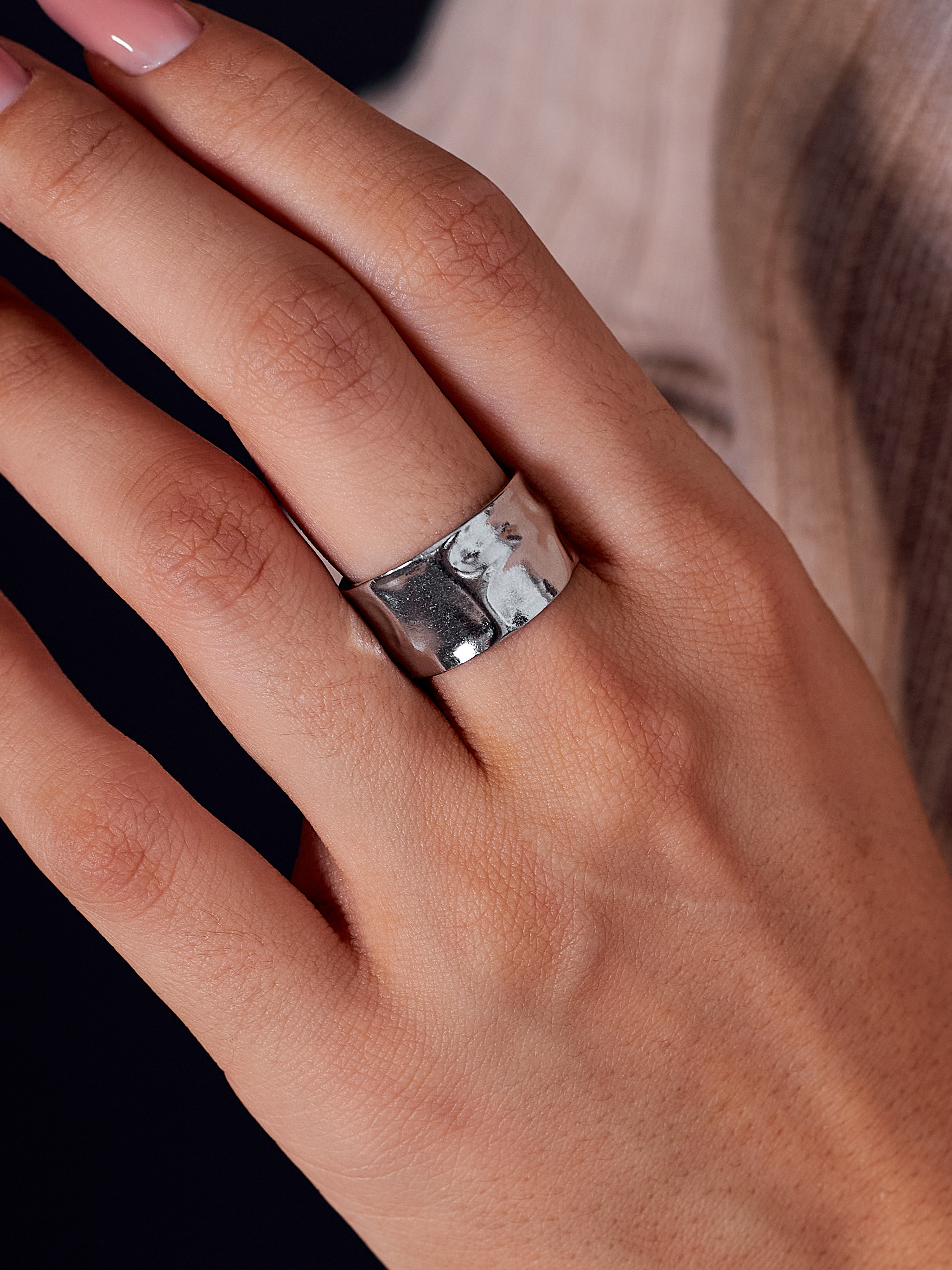 Фотосъемка колец бижутерии Екатеринбург украшения Wildberries ВБ Ozon предметка Екб заказать цена WB. Фотограф Екатеринбург Анастасия Жерновская | Маркетплейсы и нейрофото