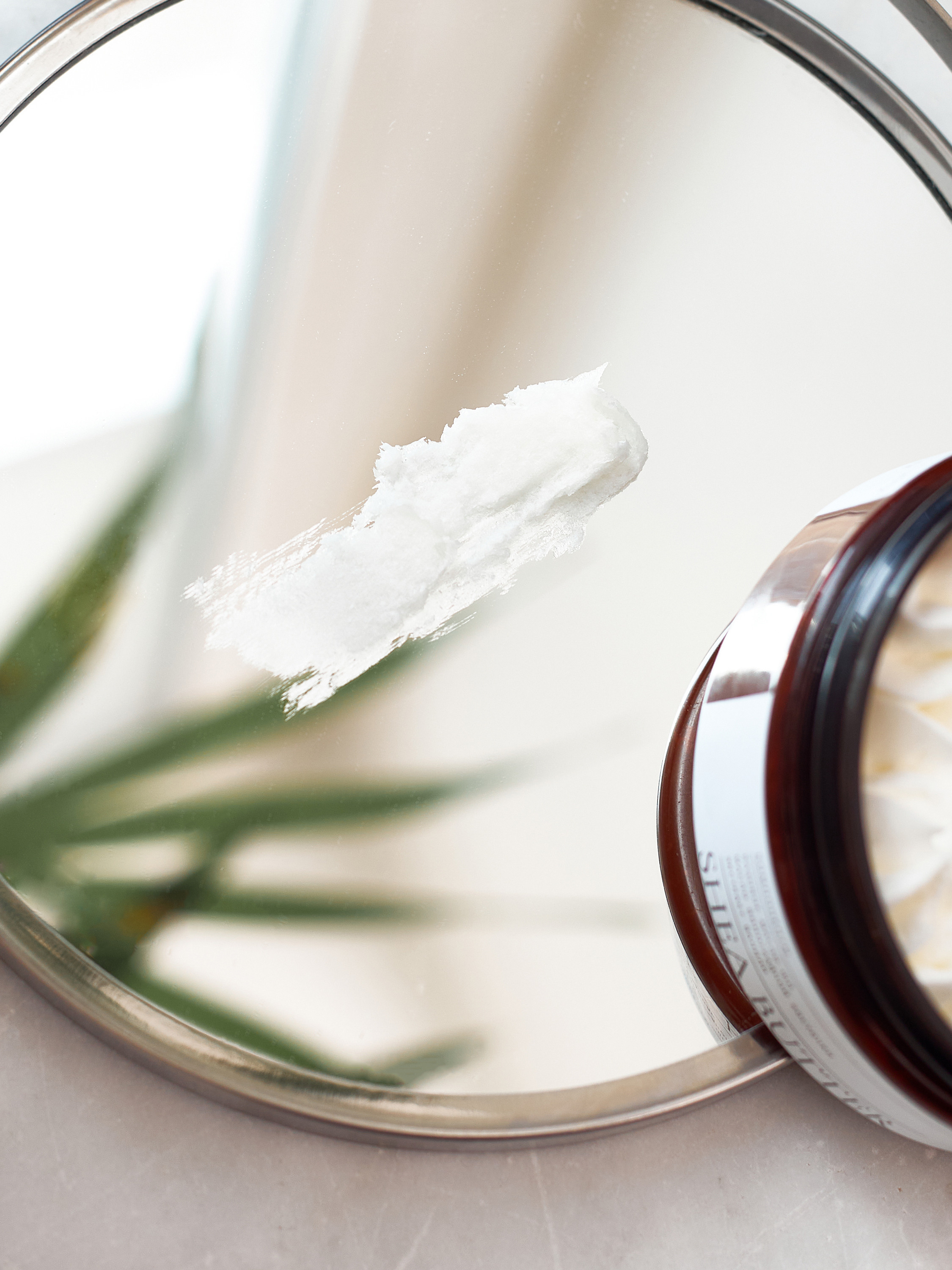 Предметная фотосъемка косметики Екатеринбург крем скраб шампунь сыворотка кисти для макияжа ВБ Ozon Озон бьюти предметка Екб заказать цена. Фотограф Екатеринбург Анастасия Жерновская | Маркетплейсы и нейрофото