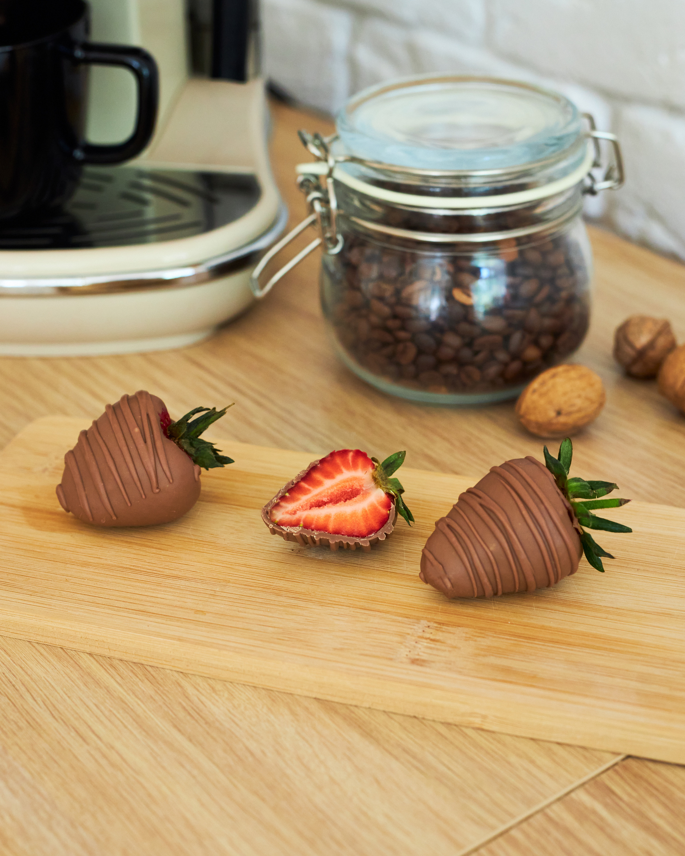 Фотосъемка еды Екатеринбург клубника в шоколаде десерты подарки фуд фотограф Екб предметная съемка товаров заказать цена контент WB. Фотограф Екатеринбург Анастасия Жерновская | Маркетплейсы и нейрофото